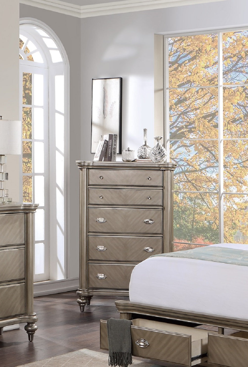 Luxury Classic Antique Silver / Champagne Finish 1Pc Chest Of Drawers Storage Space Bedroom Furniture Luxury Classic Antique Silver / Champagne Finish 1Pc Chest Of Drawers Storage Space Bedroom Furniture