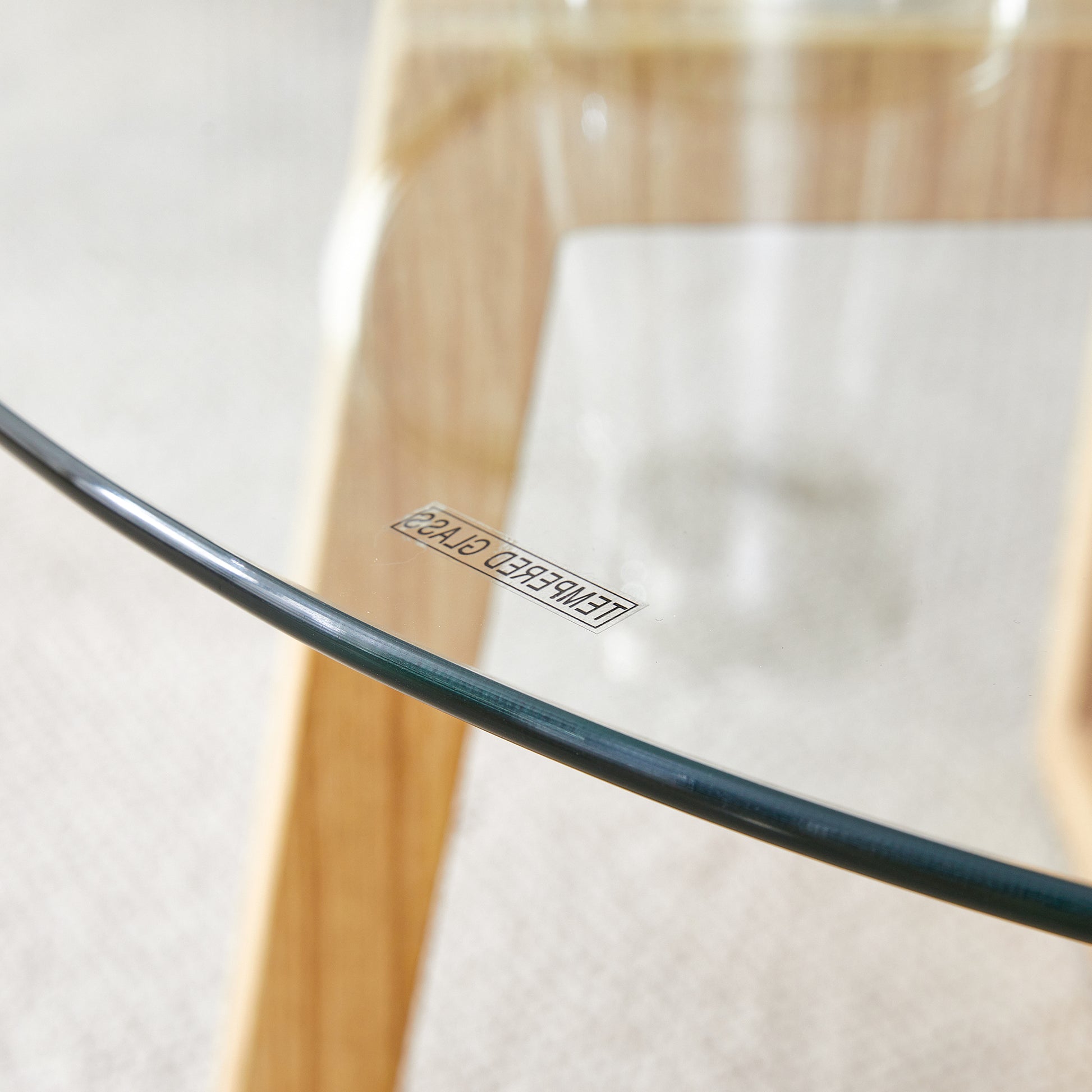 Modern Practical Circular Coffee Tables. Made Of Transparent Tempered Glass Tabletop And Wood Colored Mdf Material. Suitable For Living Rooms And Bedrooms.31.5"*31.5"*17.7" Transparent Glass