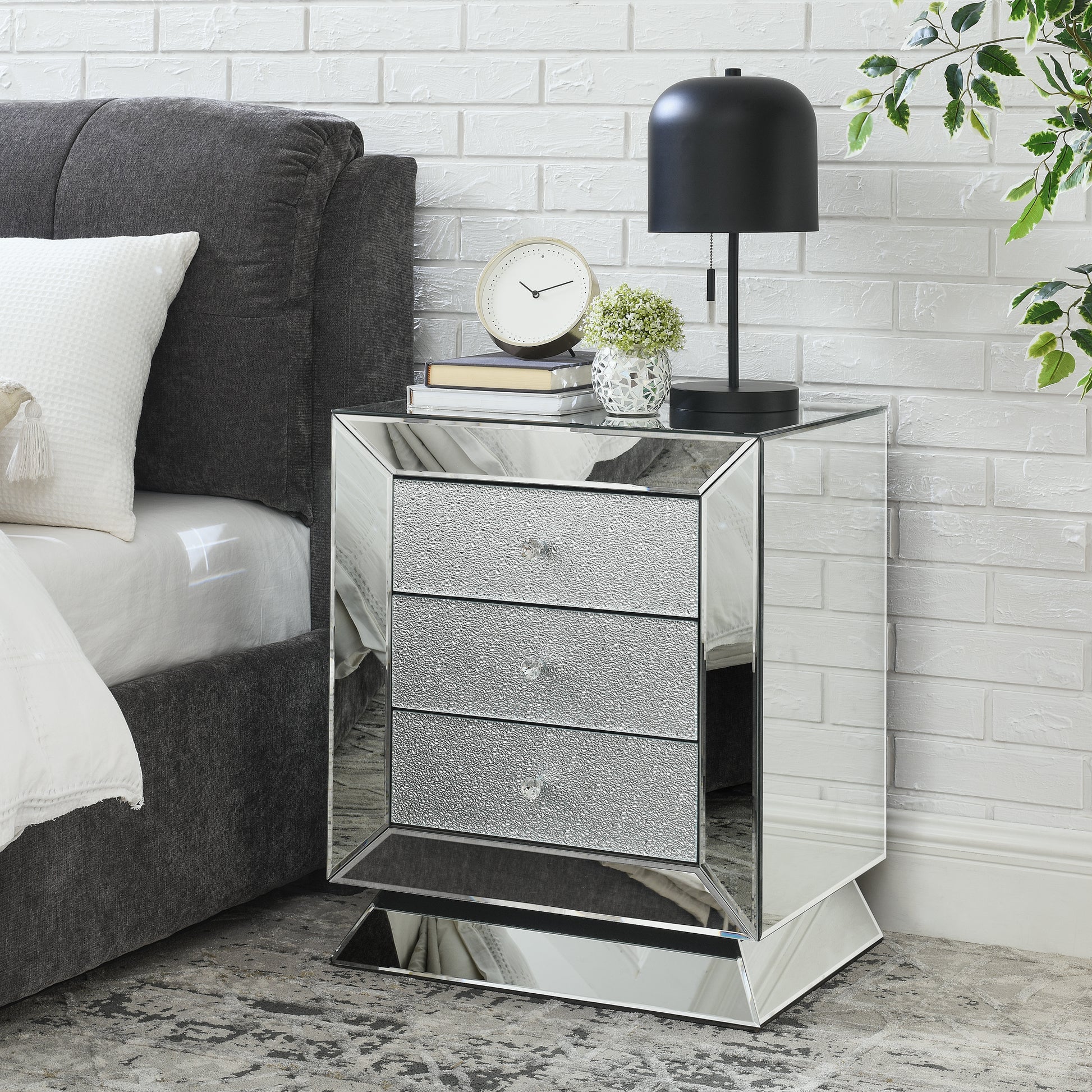 W 22 "X D 16.5" X H26.4 "Elegant Mirror Three Drawer Cabinet, Drawer Inlaid With Diamond Glass Mirror Three Drawer Cabinet, Suitable For Corridor, Living Room, Corner, Bedroom, Sofa Chest 3 4 Drawers Glass Pane Silver Bedroom Glass Doors American Design