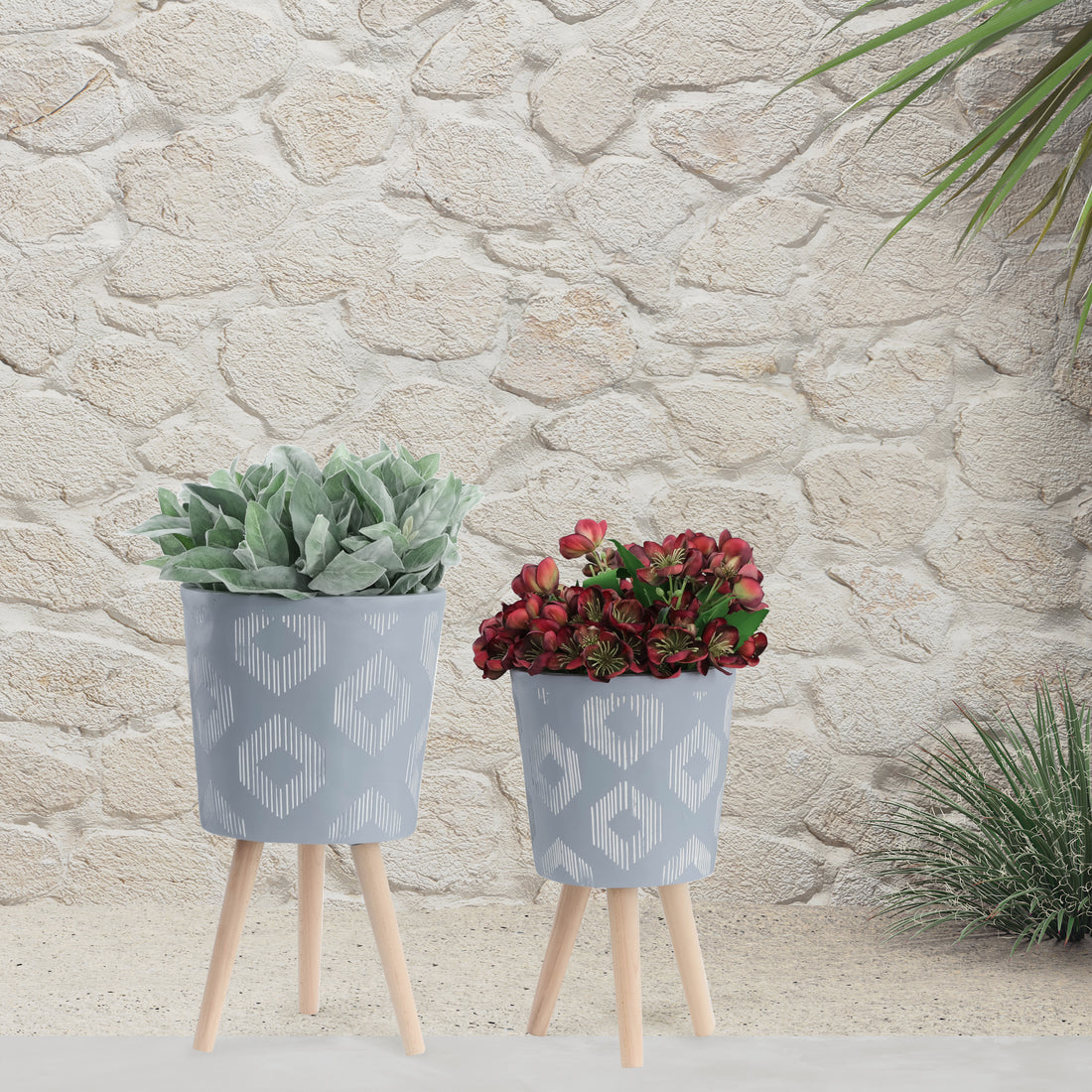 S 2 10 12" Diamond Planter W Wood Legs, Gray Kd Gray Polyresin