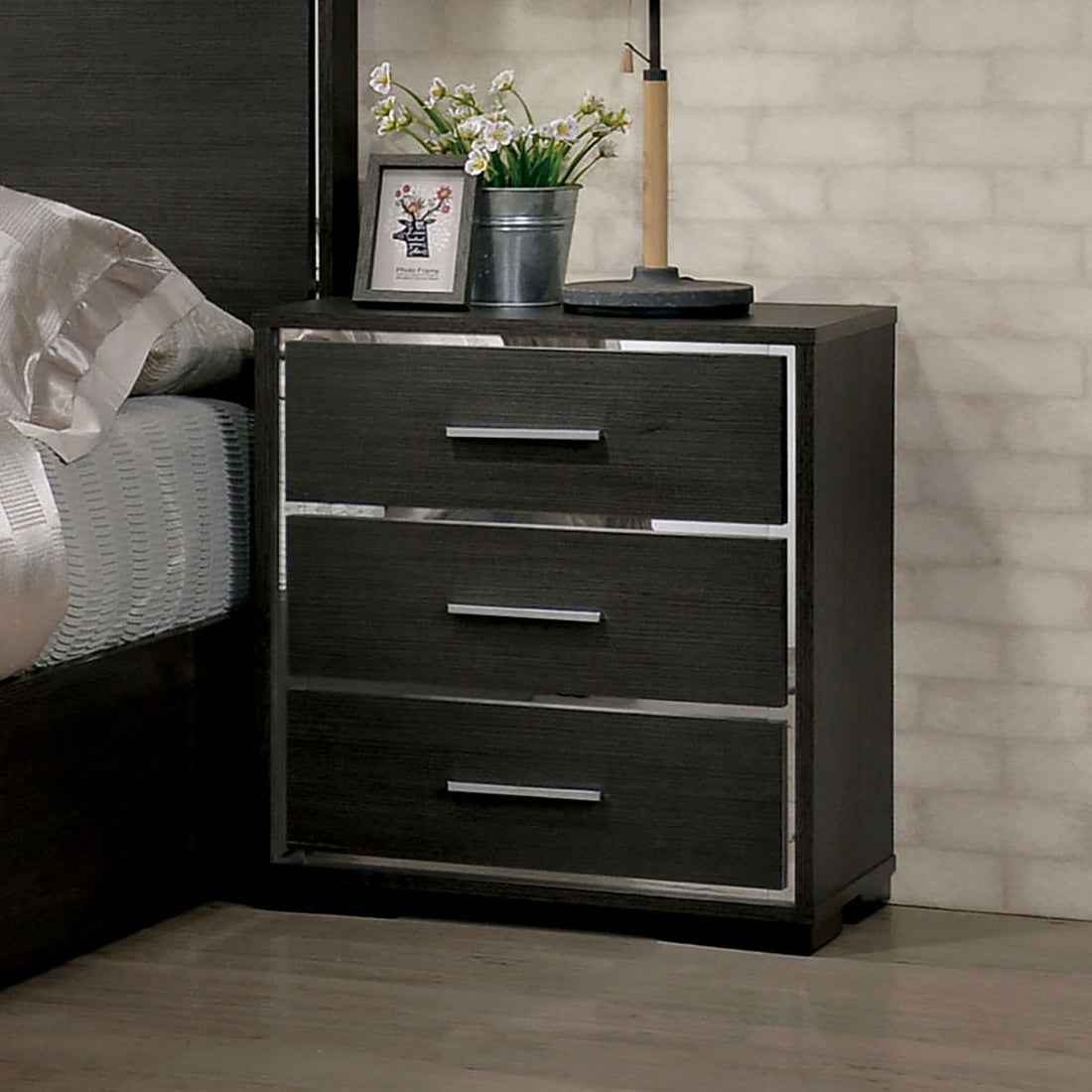 1X Nightstand Solid Wood Warm Gray Sleek Modern Lines Chrome Trim Insert Contemporary Bedroom Furniture Warm Grey Gray 3 Drawers Bedroom Bedside Cabinet Contemporary Rubberwood Usb Port Solid Wood