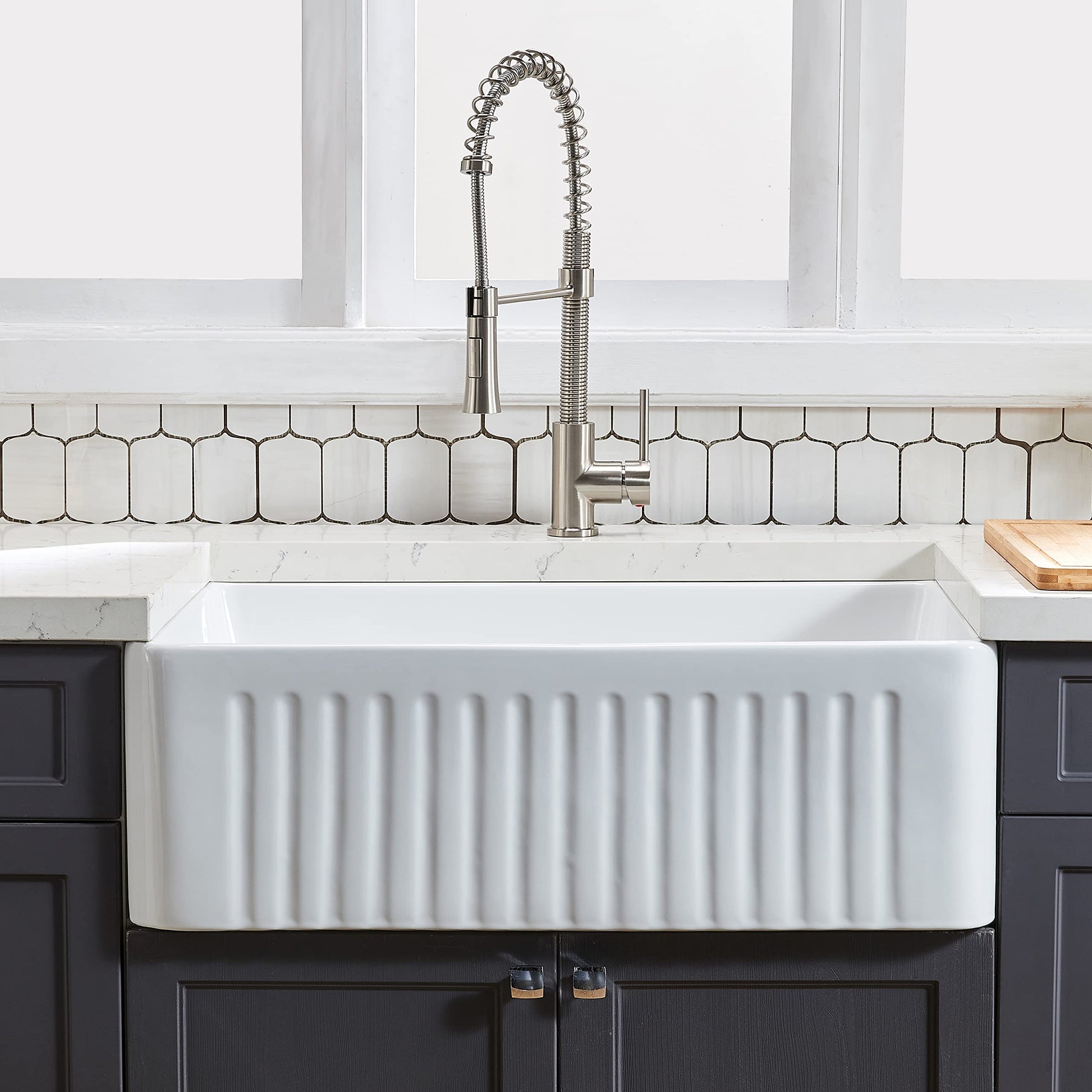 Fireclay 33" L X 20" W Farmhouse Kitchen Sink With Grid And Strainer White Fireclay