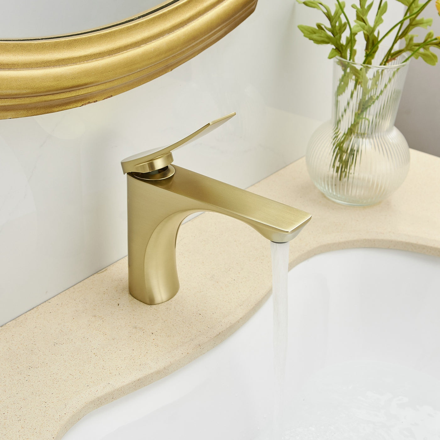 Single Hole Single Handle Bathroom Faucet In