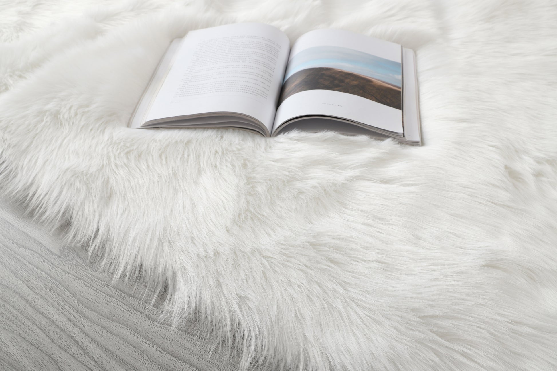 "Cozy Collection" Ultra Soft Fluffy Faux Fur Sheepskin Area Rug White Polyester
