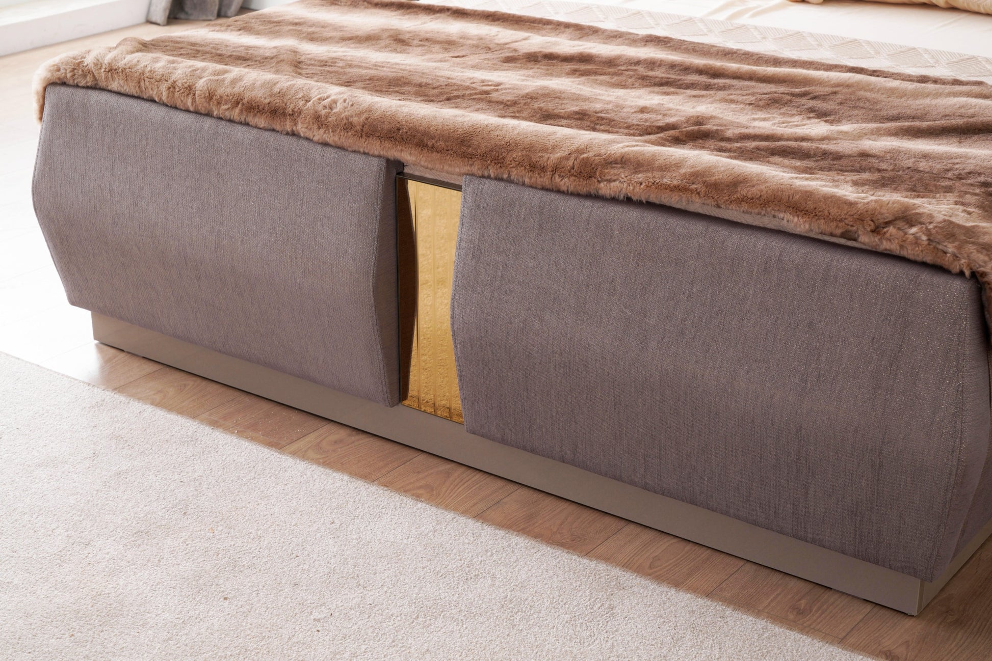 Lorenzo Gold Detailed Tufted Upholstery Queen Bed Made With Wood In Gray Box Spring Not Required Queen Gray Wood Bedroom Modern Acacia Bed Frame Wood