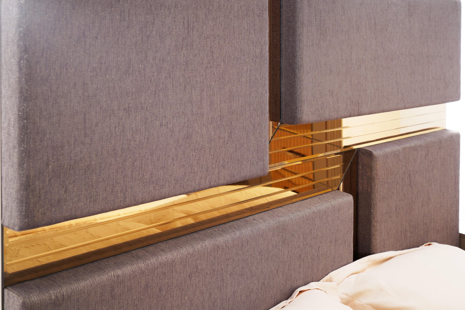Lorenzo Gold Detailed Tufted Upholstery Queen Bed Made With Wood In Gray Box Spring Not Required Queen Gray Wood Bedroom Modern Acacia Bed Frame Wood
