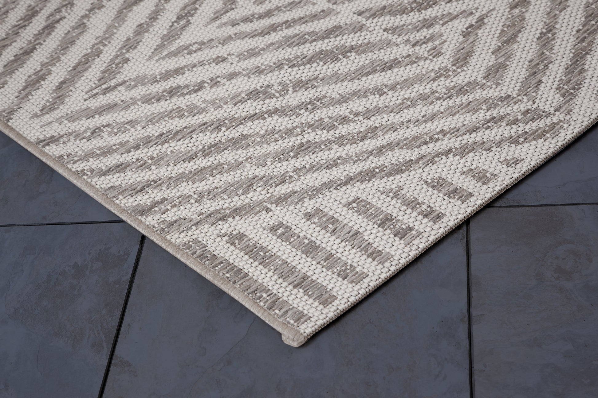 Pyramids Stone Neutral Indoor Outdoor Polypropylene Area Rug 5X8 Light Gray Polypropylene