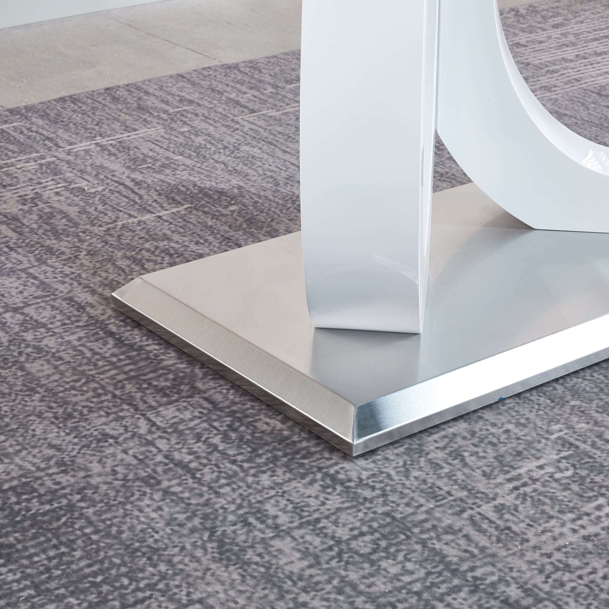 Modern Design Tempered Glass Dining Table With White Mdf Middle Support And Stainless Steel Base White Tempered Glass