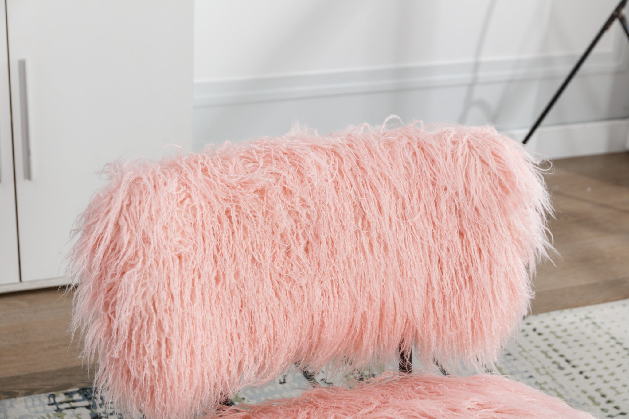25.2'' Wide Faux Fur Plush Nursery Rocking Chair, Baby pink-foam-faux fur