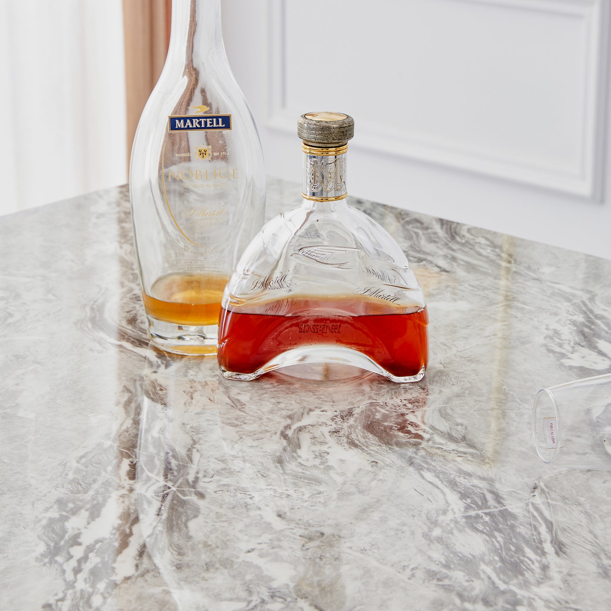 Modern Simple And Luxurious Grey Imitation Marble Grain Dining Table Rectangular Office Table.Computer Table.Game Desk .Desk.For Dining Room, Living Room, Terrace, Kitchen .63''X 37'' X 36'' Bt 1280 Grey Mdf