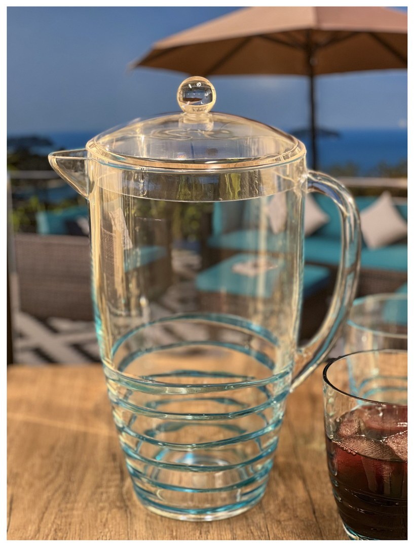 2.5 Quarts Water Pitcher With Lid, Swirl Unbreakable Plastic Pitcher, Drink Pitcher, Juice Pitcher With Spout Bpa Free Blue Acrylic