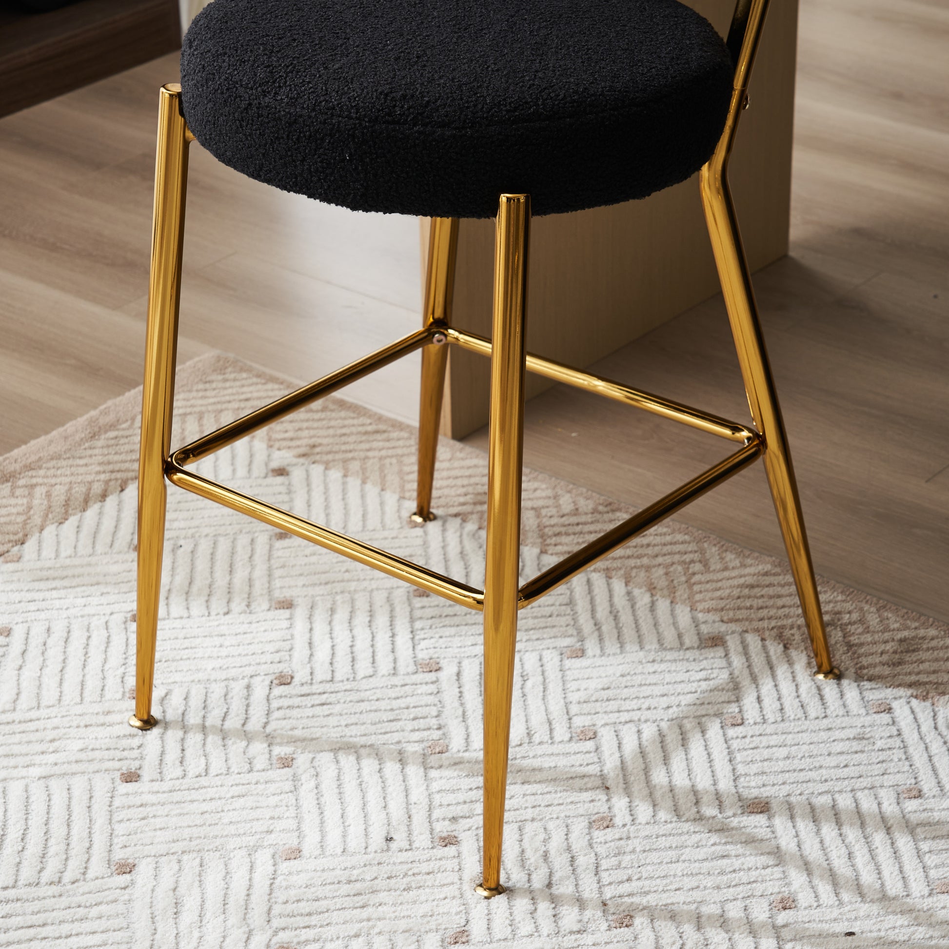 Set Of 4 Modern Teddy Fabric Upholstered Bar Stools Metal Base High Stool Suitable For Kitchen, Dining And Living Room Black Stylish And Comfortable Island Seating Black Metal