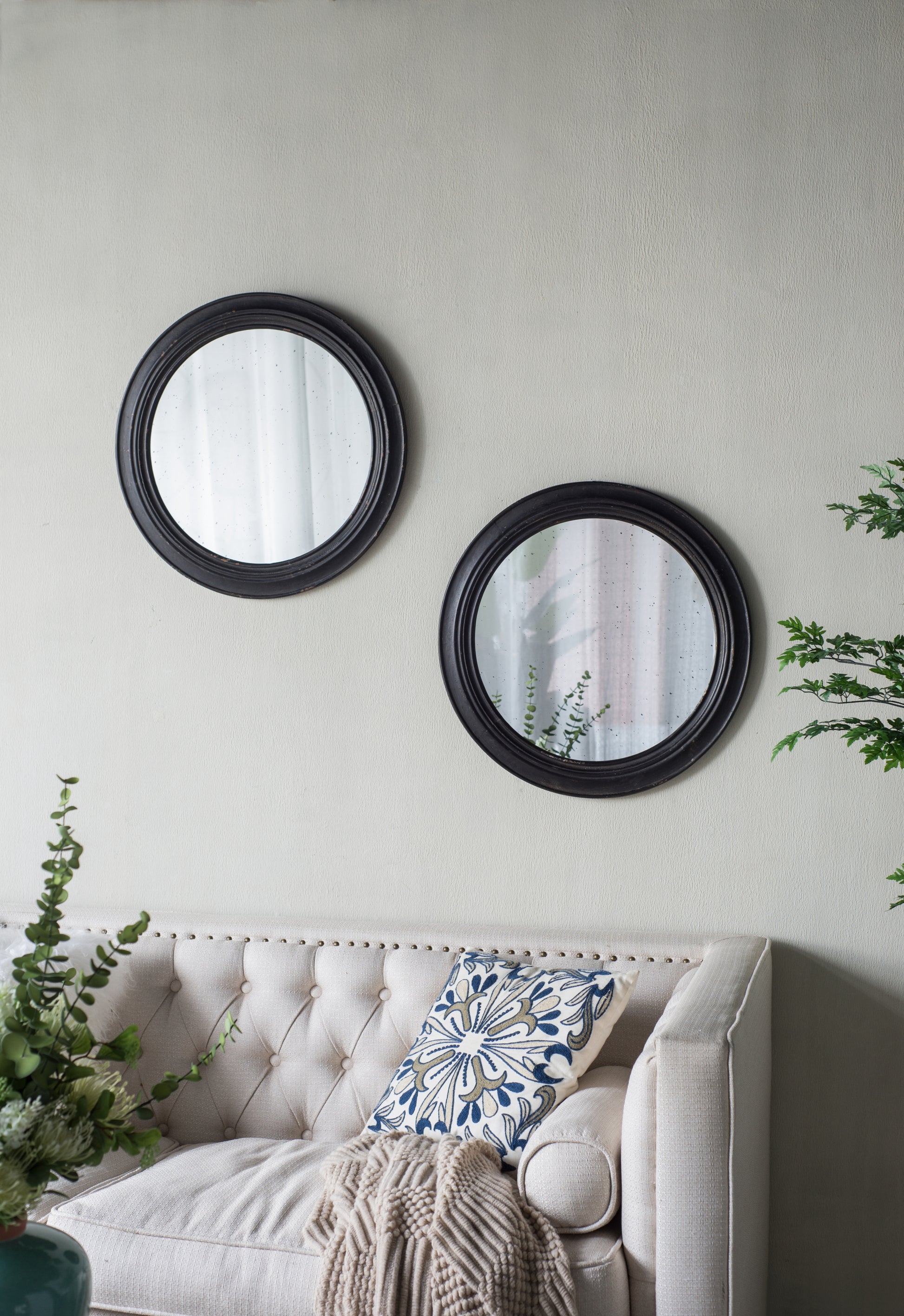 23.5" Circle Wall Mirror with Wooden Black Frame