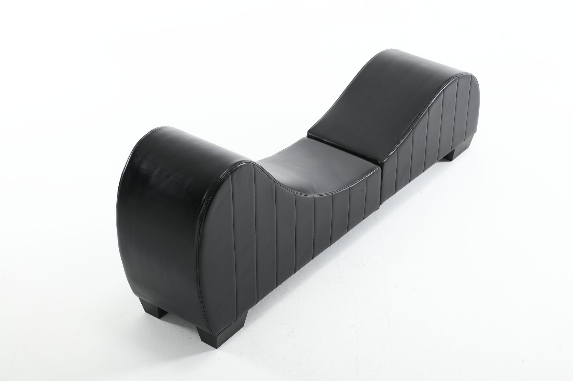 Factory Direct Yoga Chaise Lounge Collection For Stretching & Relaxation Modern Faux Leather Curved Sofa, Modern Faux Leather Curved Sofa, Living Room Bedroom Accent Black American Design Plywood Pvc