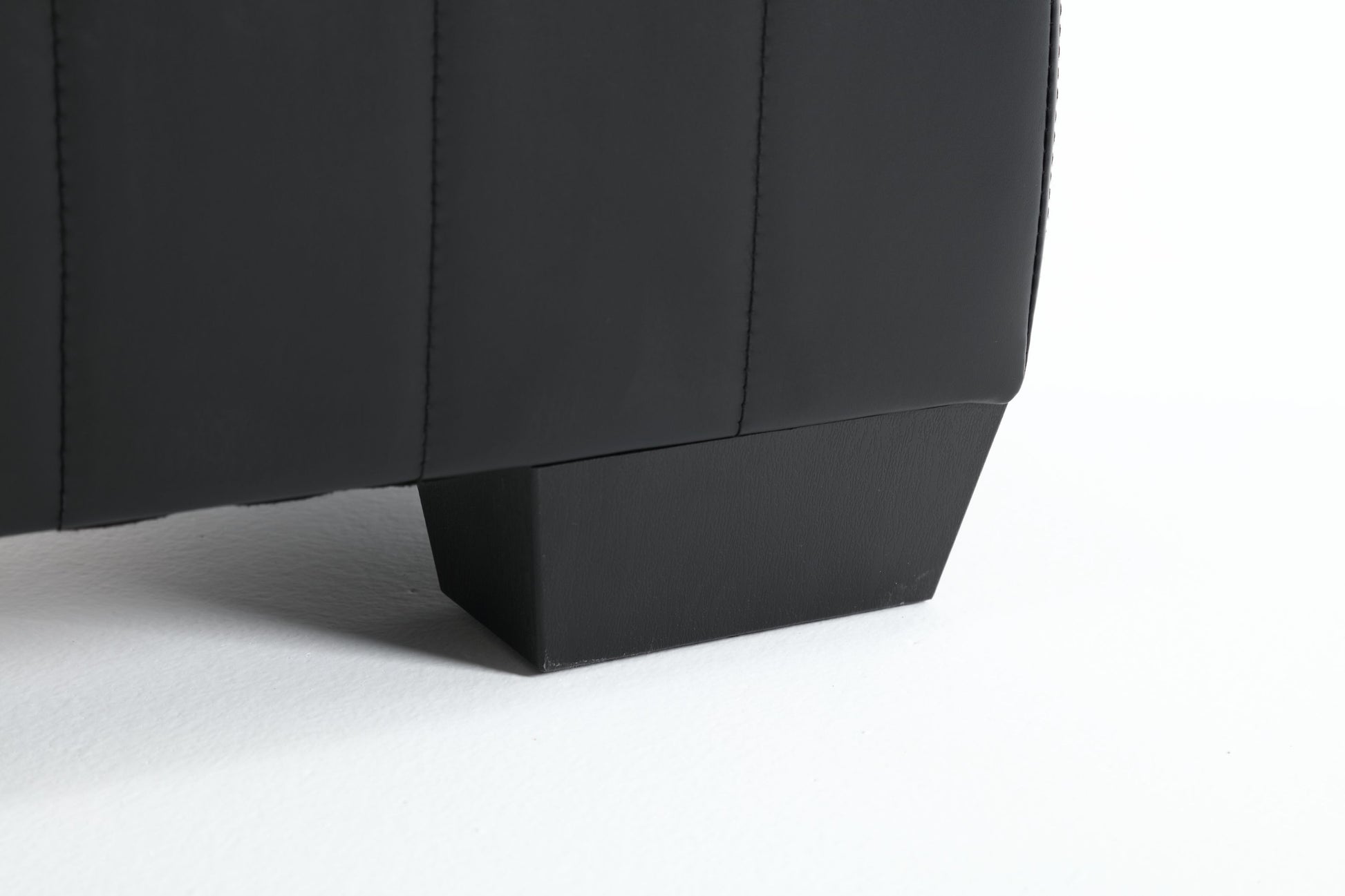 Factory Direct Yoga Chaise Lounge Collection For Stretching & Relaxation Modern Faux Leather Curved Sofa, Modern Faux Leather Curved Sofa, Living Room Bedroom Accent Black American Design Plywood Pvc