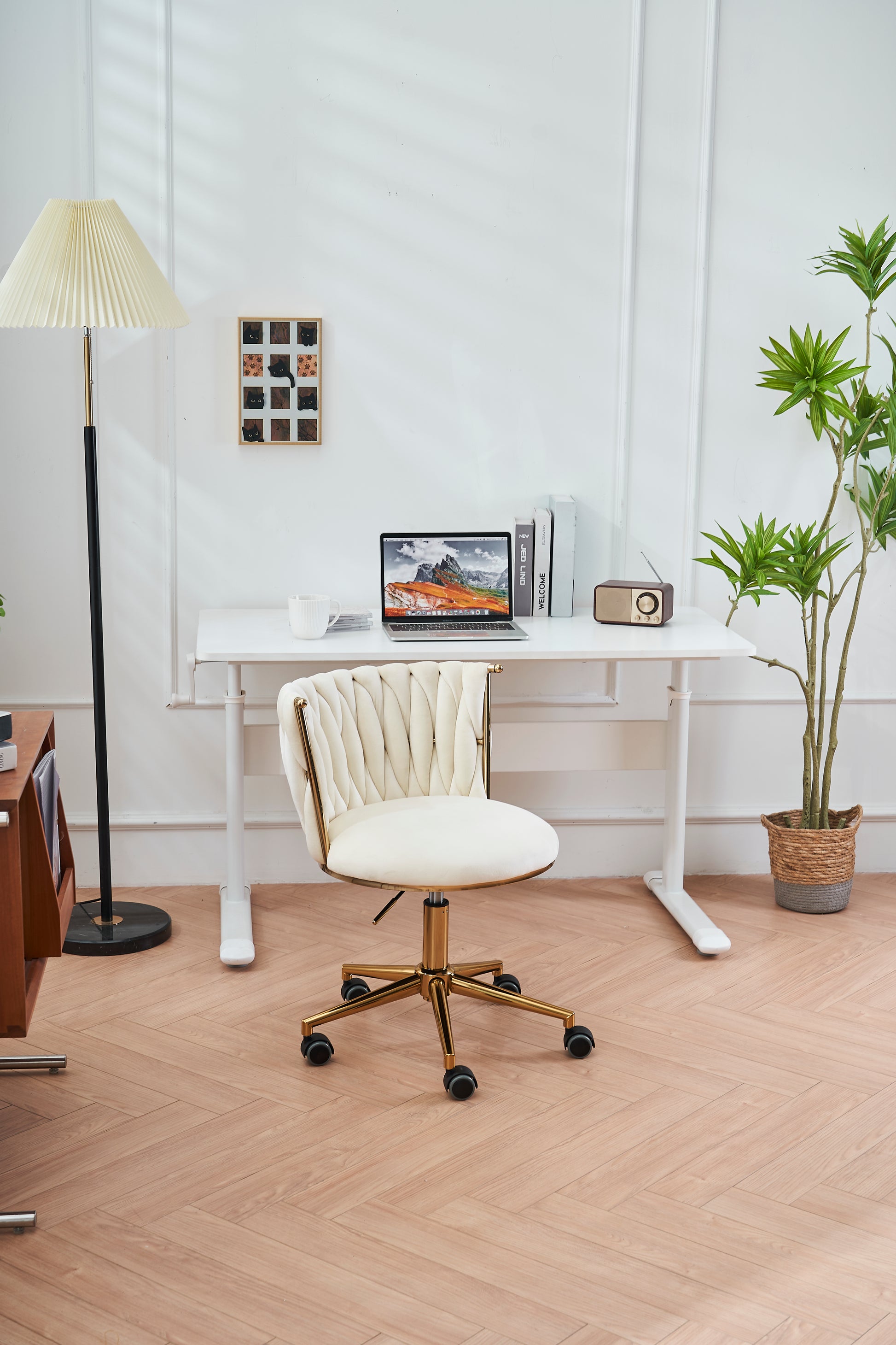 Office Desk Chair, Upholstered Home Office Desk Chairs With Adjustable Swivel Wheels, Ergonomic Office Chair For Living Room, Bedroom, Office, Vanity Study Beige Beige Office Modern Foam Velvet