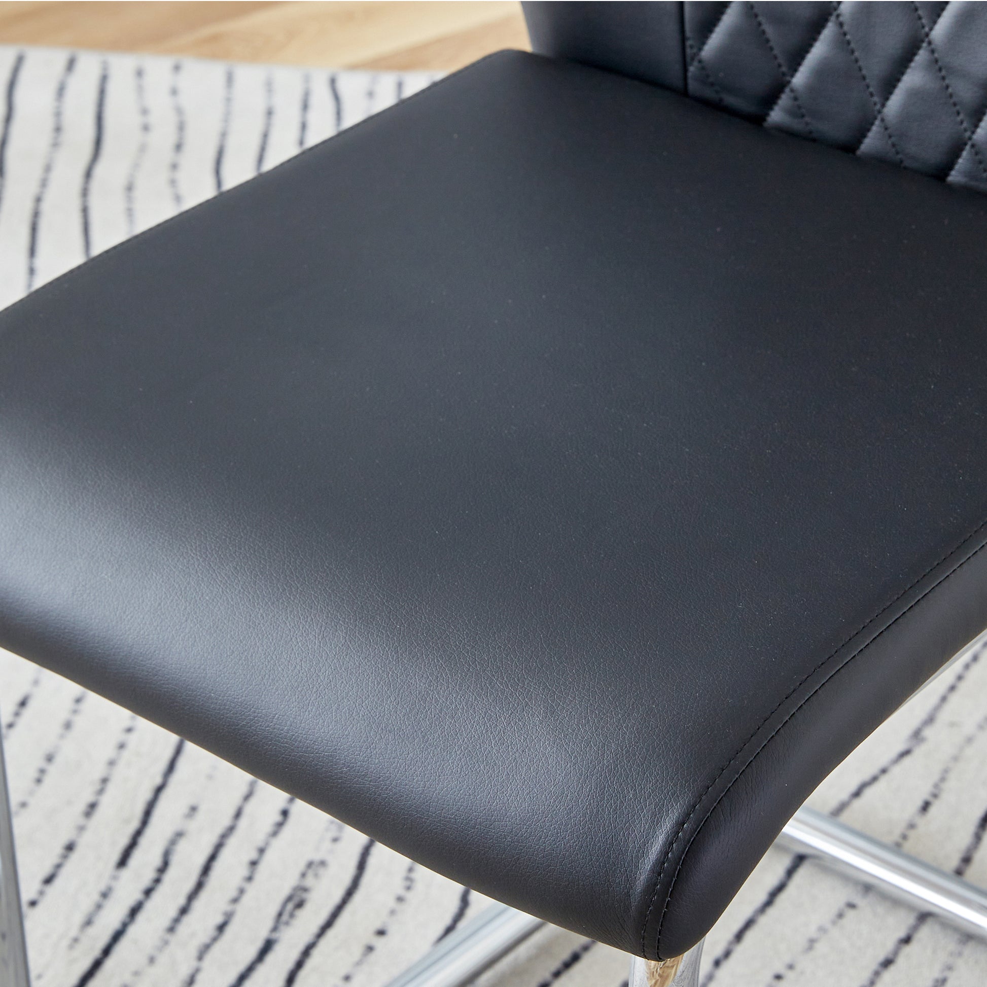 Table And Chair Set. 1 Table 4 Black Chairs Round Dining Table With A 40 Inch Diameter Glass Tabletop And Silver Plated Metal Legs. 4 Black Pu Chairs Dt 1164 001 Transparent Seats 4 Glass