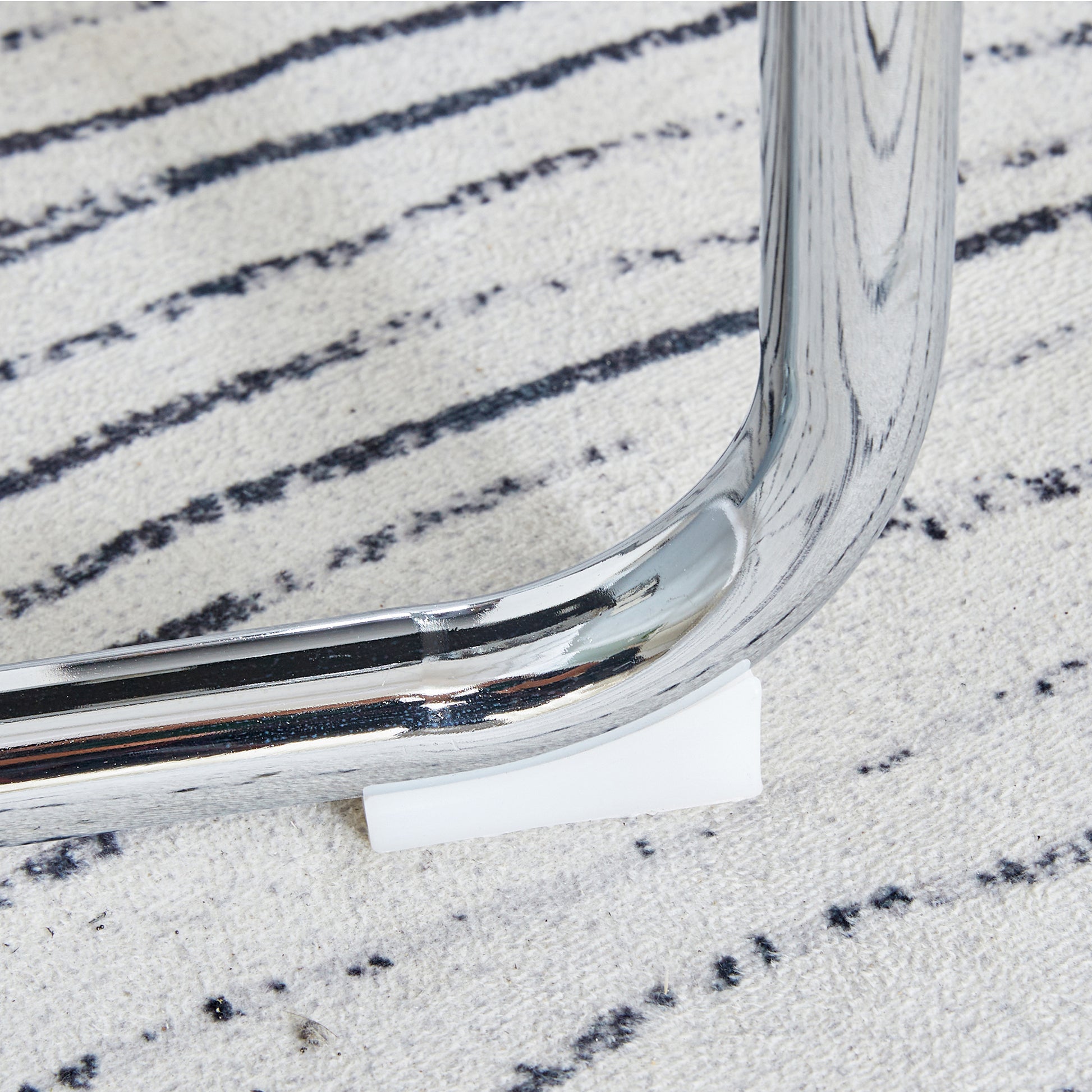 Table And Chair Set. 1 Table 4 Black Chairs Round Dining Table With A 40 Inch Diameter Glass Tabletop And Silver Plated Metal Legs. 4 Black Pu Chairs Dt 1164 001 Transparent Seats 4 Glass