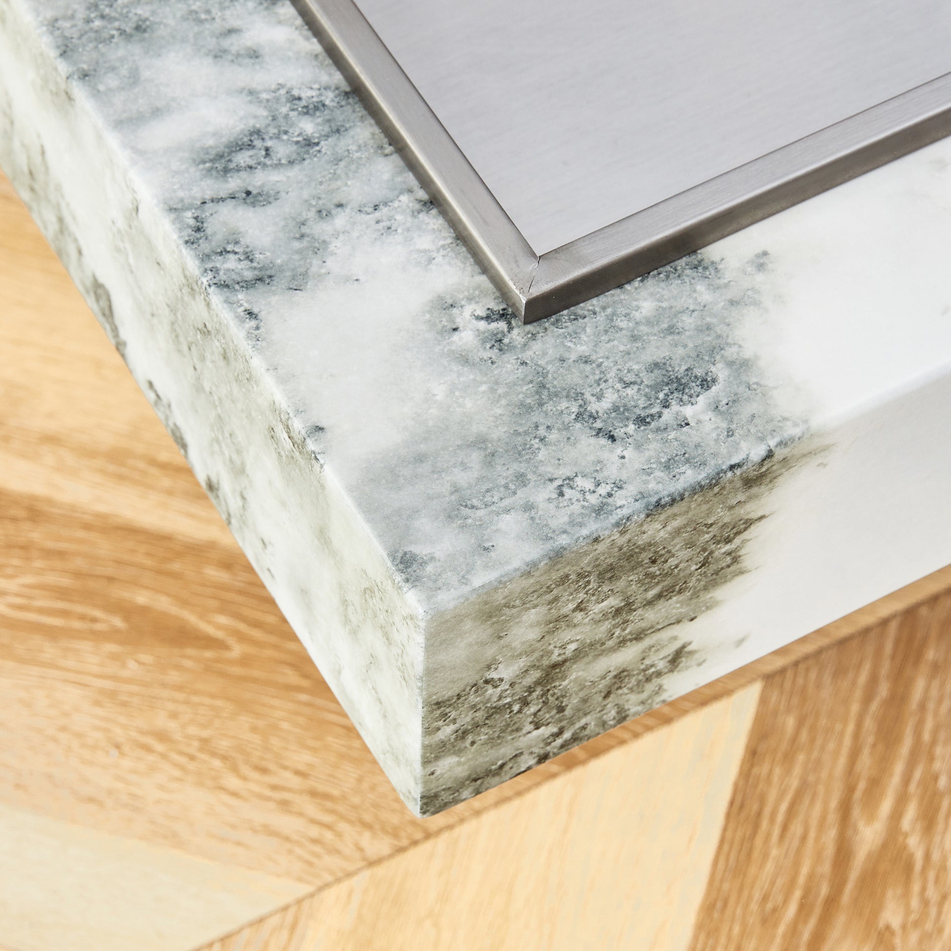 A Modern And Practical Coffee Table, Black And White In Imitation Marble Pattern, Made Of Mdf Material. The Fusion Of Elegance And Natural Fashion 31.4"* 31.4"* 12 " White Mdf