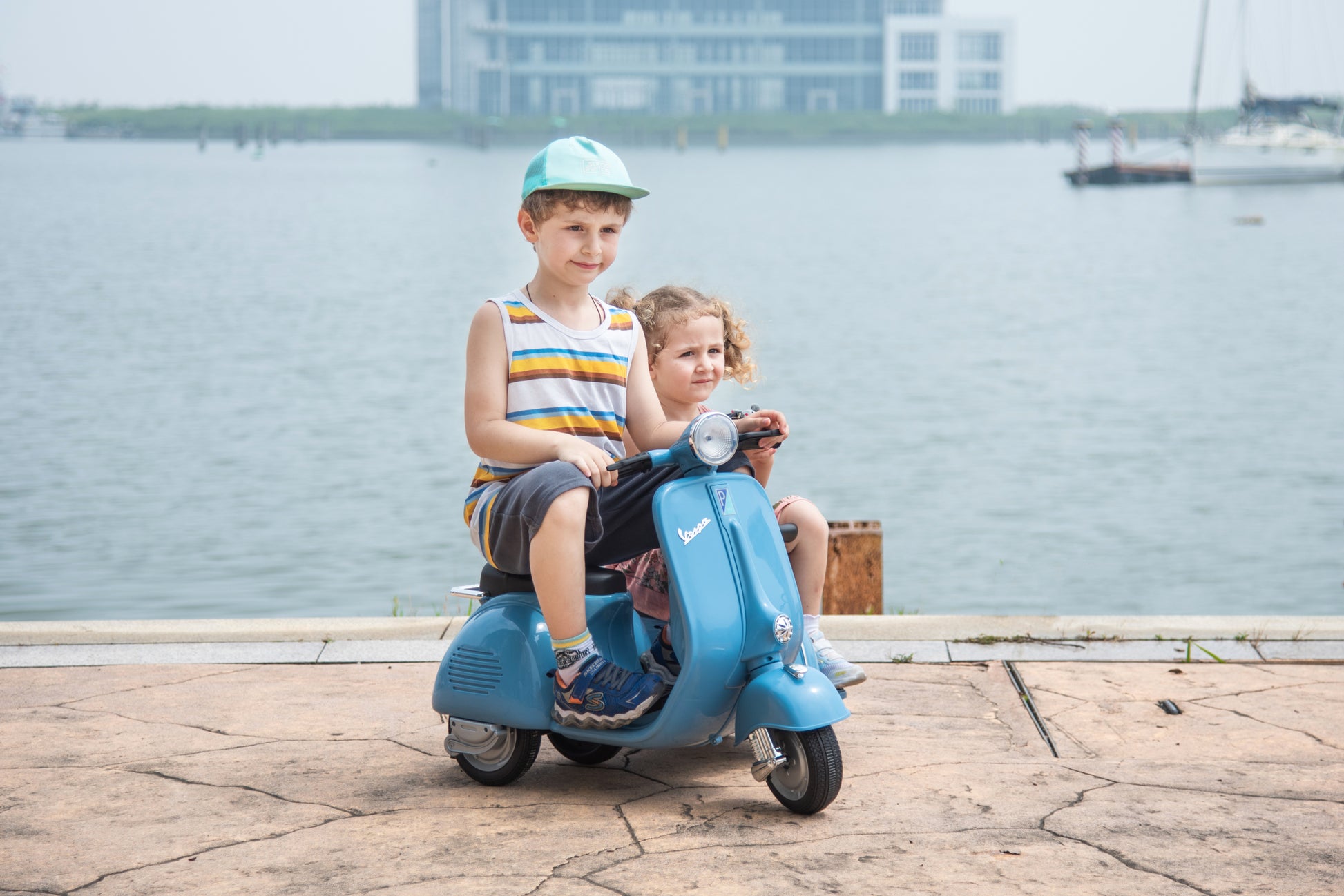 6V Licensed Vespa Scooter Motorcycle With Side Car For Kids, Blue Blue Chrome