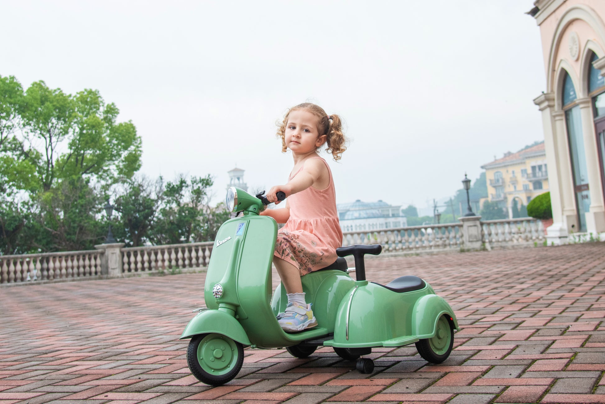 6V Licensed Vespa Scooter Motorcycle With Side Car For Kids, Green Green Under 50 Lbs Chrome