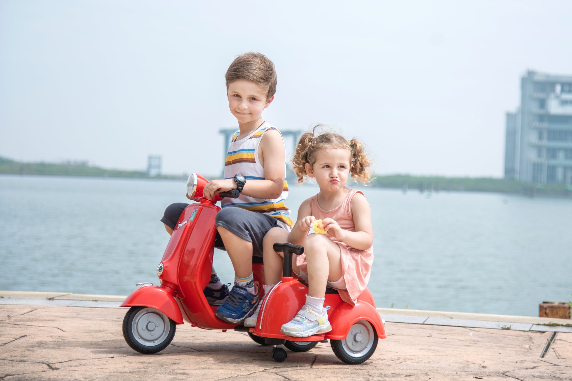 6V Licensed Vespa Scooter Motorcycle With Side Car For Kids, Red Red Chrome