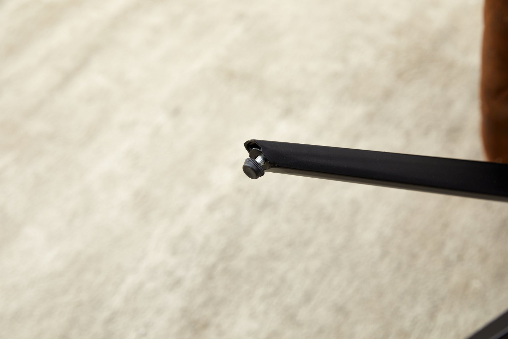 Modern Chair Set Of 2 With Iron Tube Legs, Soft Cushions And Comfortable Backrest, Suitable For Dining Room, Living Room, Cafe, Simple Structure.Swivel Chair Matte Brown Fabric