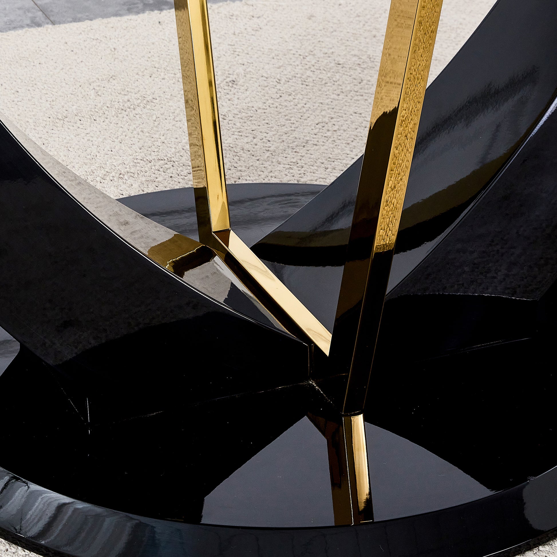 Table And Chair Set. 1 Table And 4 Chairs. Round Pandora Style Stone Burning Tabletop With Black Mdf Legs. Paired With 4 Chairs With Pu White Cushions And Golden Legs.908 1162 White Sintered Stone