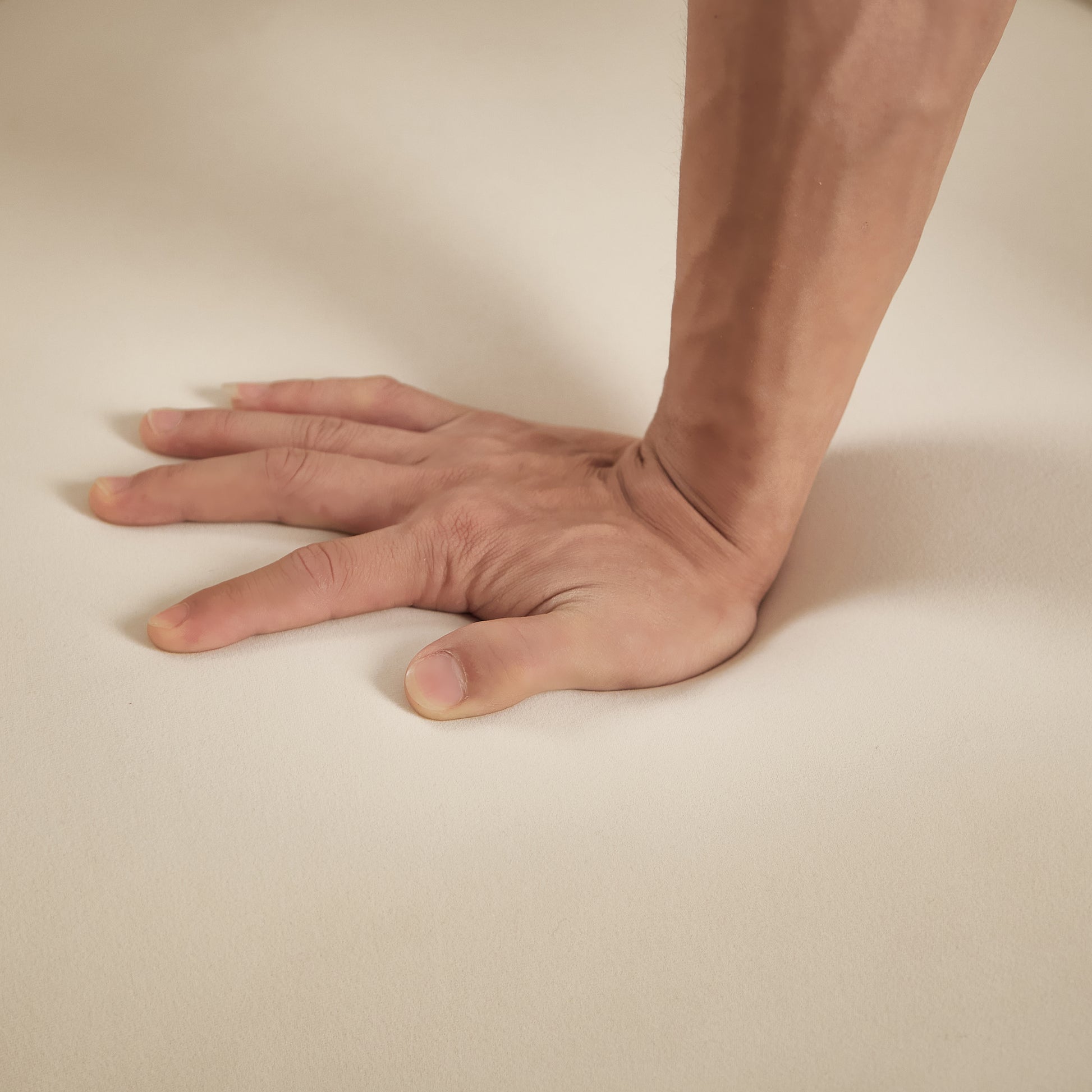 Upholstered Velvet Accent Chair With Golden Metal Stand,Mid Century Living Room Leisure Chair With Curve Backrest Cream Cream Primary Living Space Modern Foam Velvet