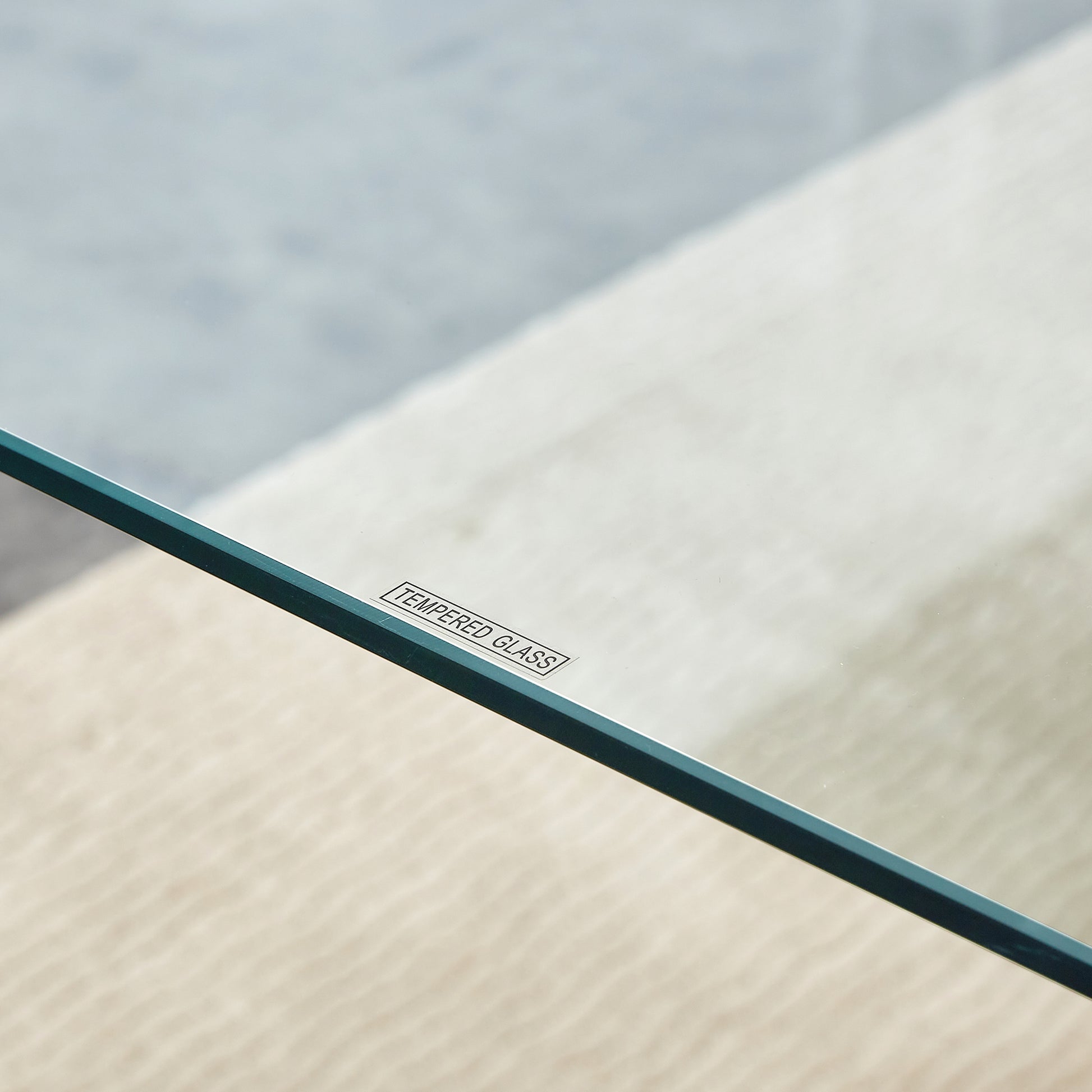 Modern Minimalist Rectangular Glass Dining Table, 0.4 "Thick, Tempered Glass Tabletop, Rose Gold Colored Legs. Used In Kitchen, Dining Room, And Living Room 63" * 31.5 "* 29.5" F 1548 Rose Gold Glass