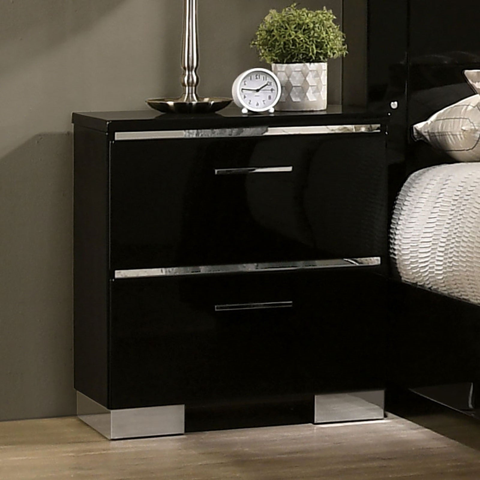 Contemporary 1Pc Nightstand Black Color High Gloss Lacquer Coating Chrome Handles And Feet Bedside Table W Usb Charger Bedroom Furniture Black 2 Drawers Bedroom Bedside Cabinet Classic,Contemporary,Modern Drawers Black Solid Wood