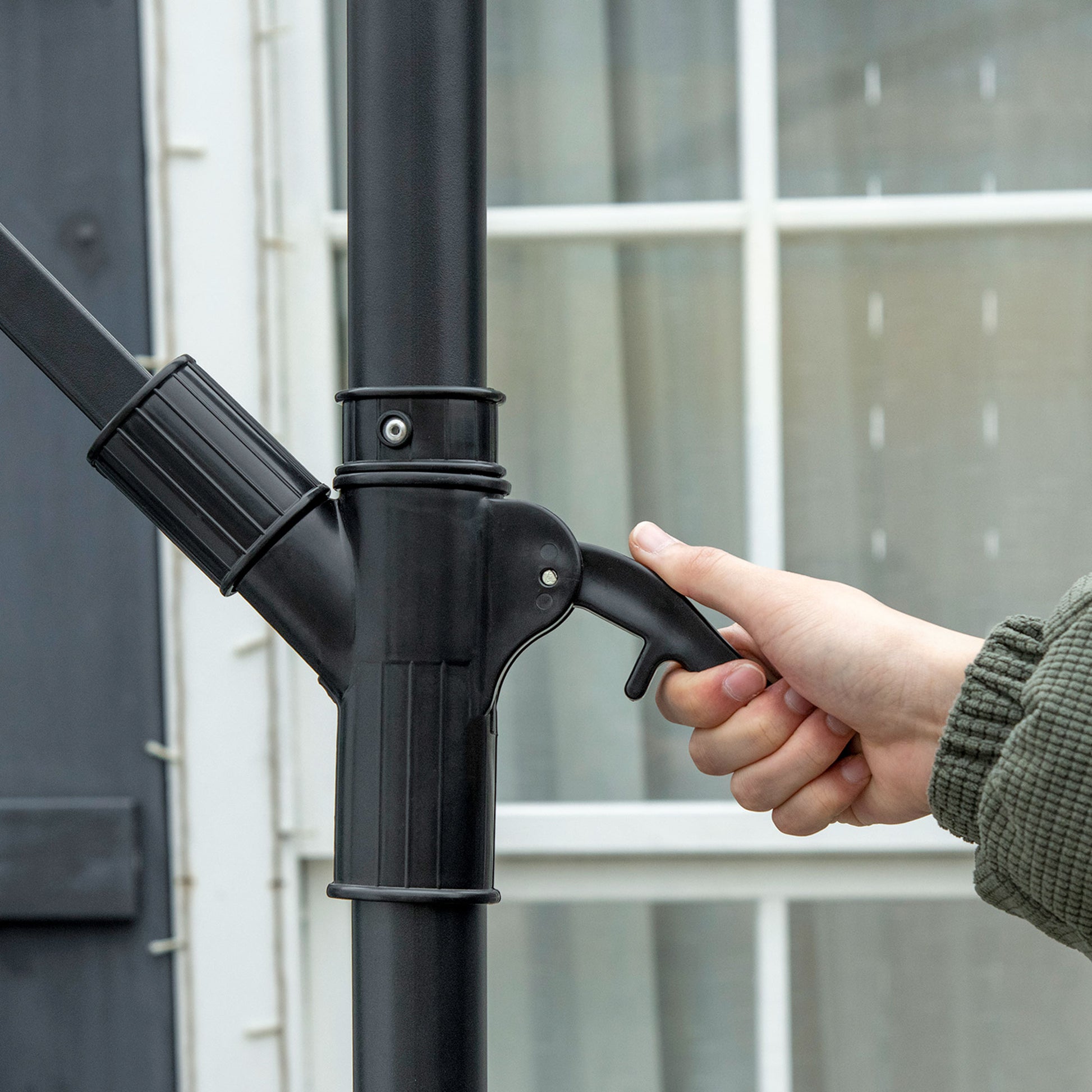 Outsunny 10Ft Cantilever Umbrella, Offset Patio Umbrella With Crank And Cross Base For Deck, Backyard, Pool And Garden, Hanging Umbrellas, Navy Blue Blue Steel