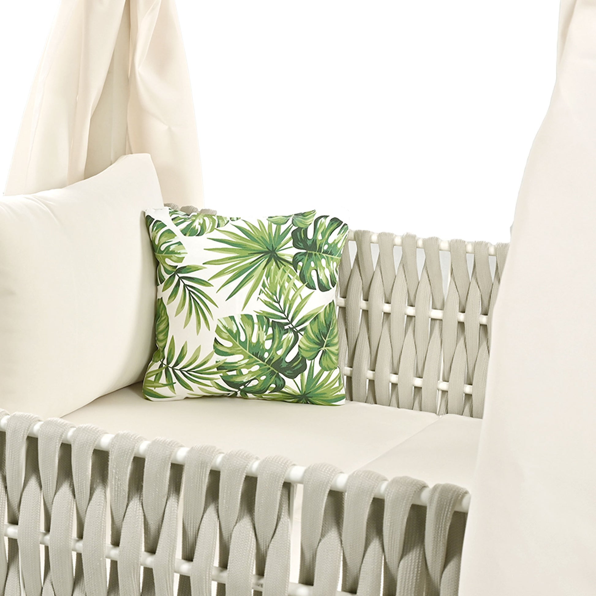 Outdoor Patio Sunbed With Curtains, High Comfort, Suitable For Multiple Scenarios Beige Woven Rope