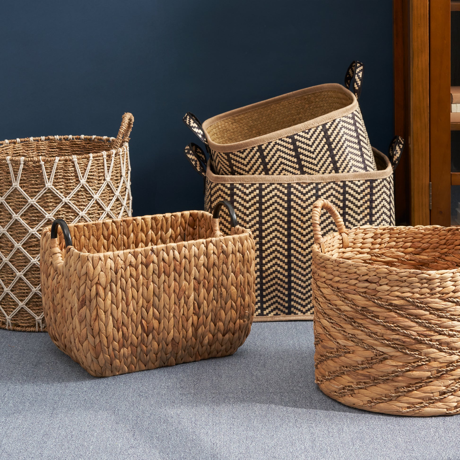 Round Water Hyacinth Seagrass Woven Basket With Handles 15" X 15" X 15" Natural Brown For Clothes, Towels, Canvas, Toys And Magazine Storage And Home Decoration Natural & Light Brown Wicker Water Hyacinth