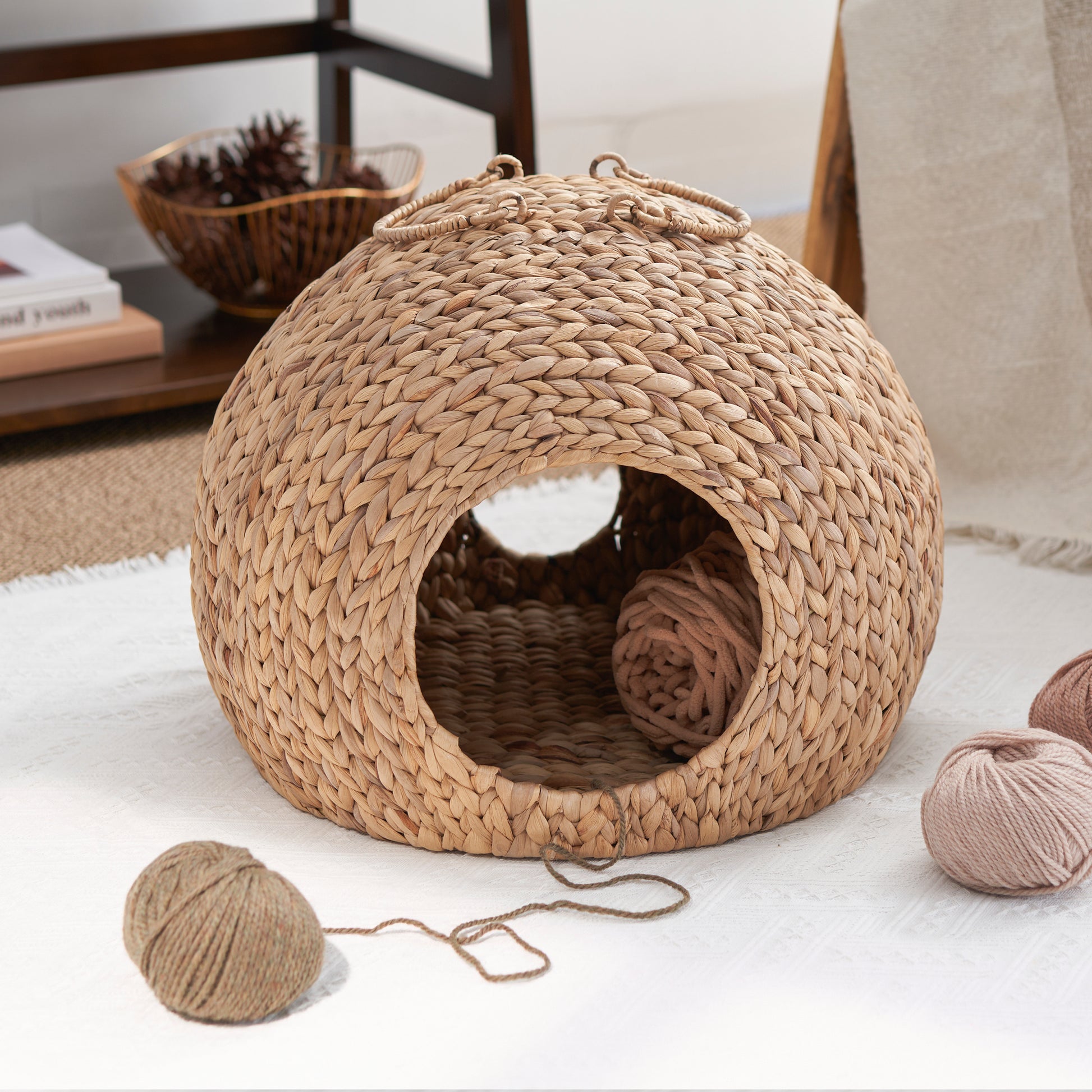 Gertrude Water Hyacinth Woven Wicker Round Cat Bed Cave With Handles 18" X 18" X 18" For Any Size Cat Breeds, Chihuahua And Use With Cat Tower Light Brown Wicker Water Hyacinth