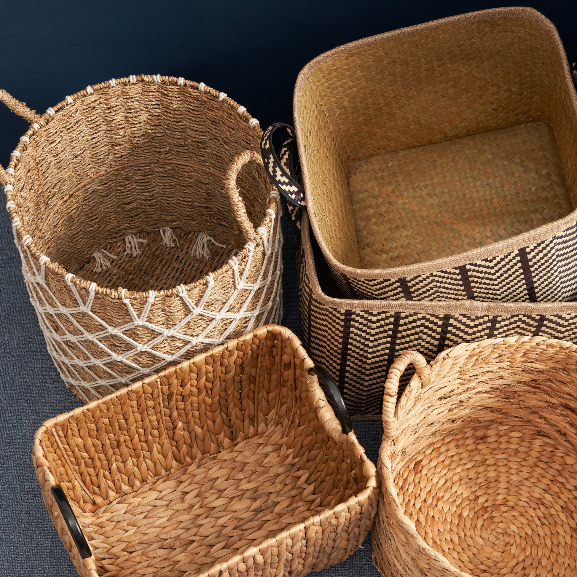 Hubertus Round Water Hyacinth Woven Basket With Handles 15" X 15" X 18.5" Natural Brown For Clothes, Towels, Canvas, Toys And Magazine Storage And Home Decoration Natural & Light Brown Wicker Water Hyacinth