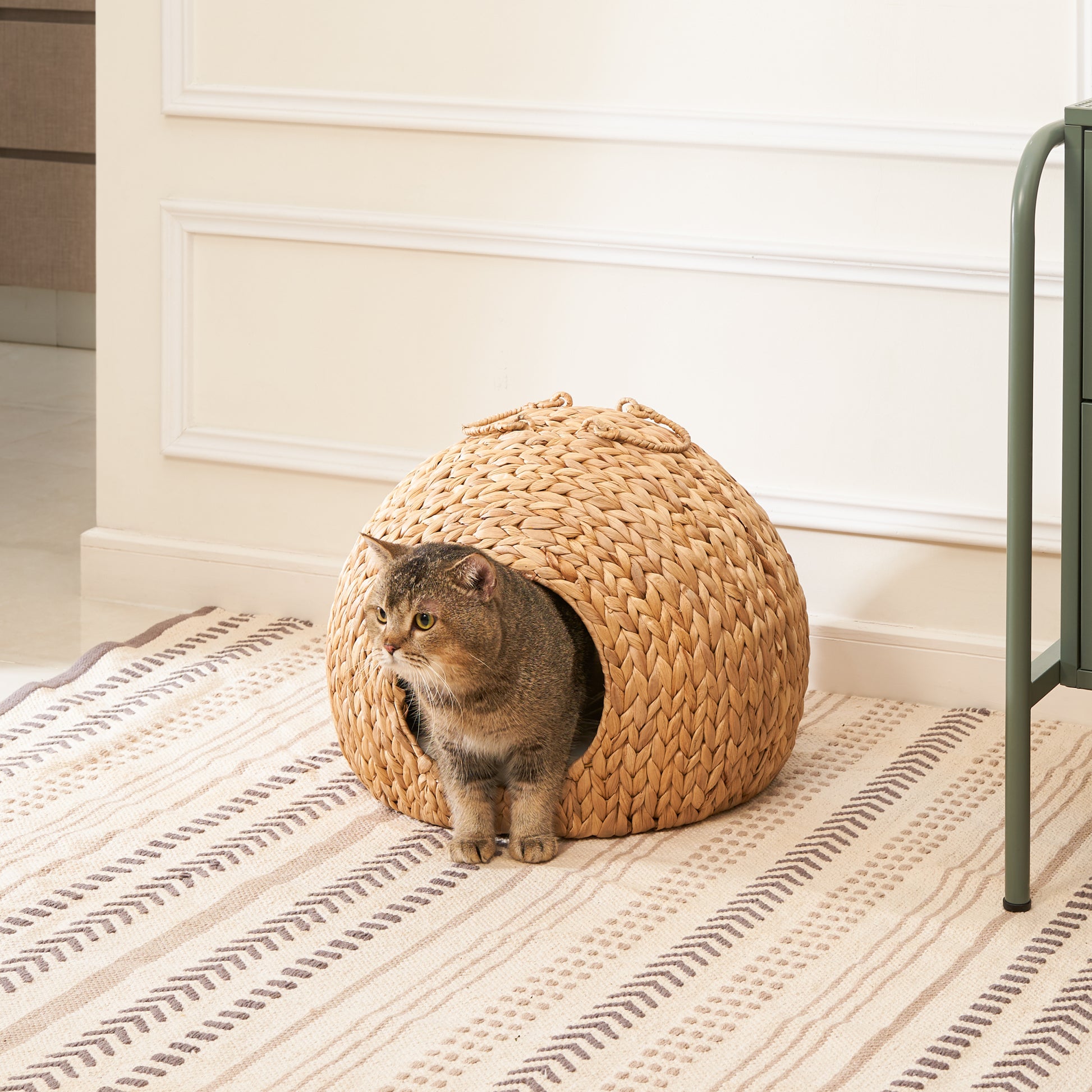 Gertrude Water Hyacinth Woven Wicker Round Cat Bed Cave With Handles 18" X 18" X 18" For Any Size Cat Breeds, Chihuahua And Use With Cat Tower Light Brown Wicker Water Hyacinth