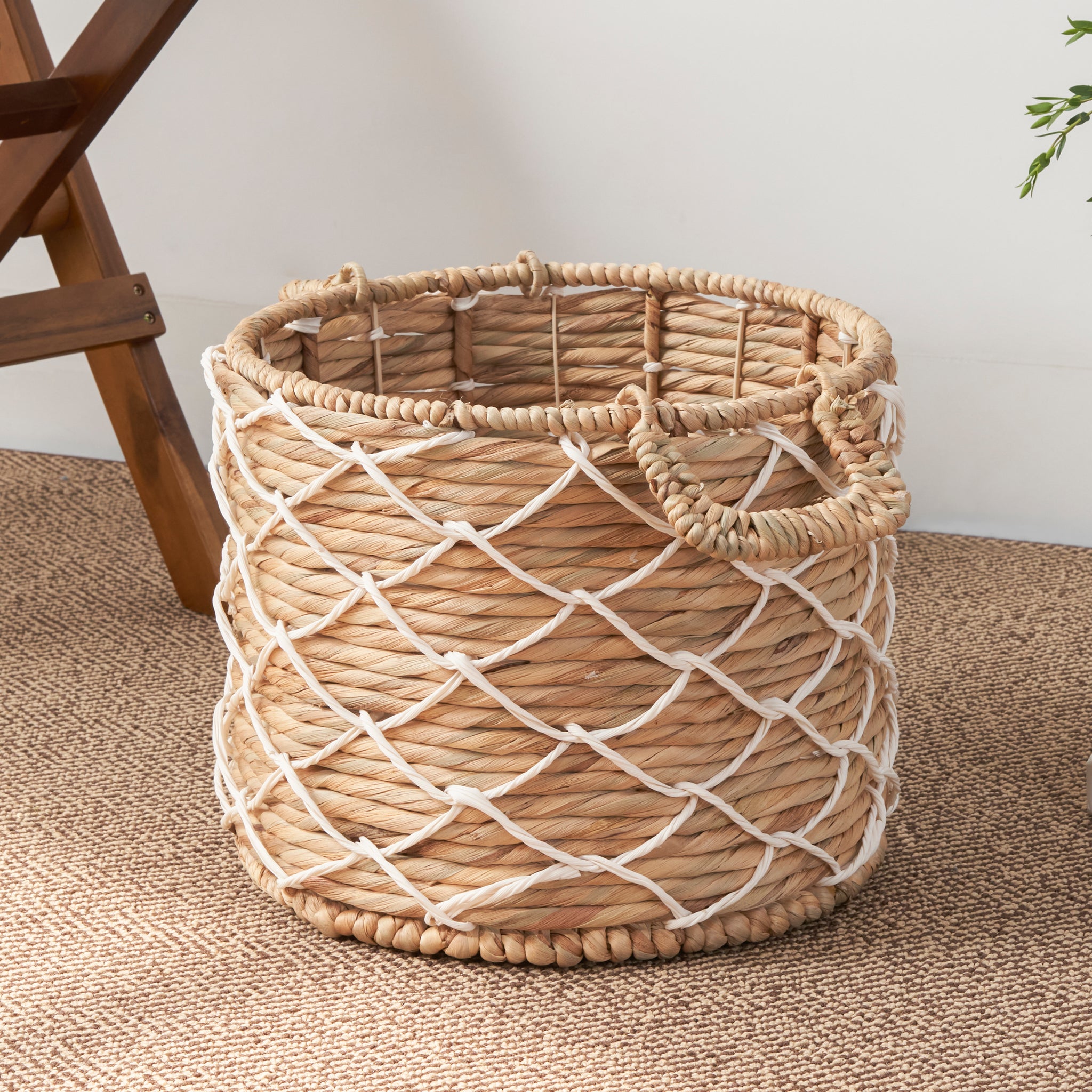 Round Water Hyacinth Woven Basket With Handles 18" X 18" X 15" Natural Brown For Clothes, Towels, Canvas, Toys And Magazine Storage And Home Decoration Brown White Wicker Water Hyacinth