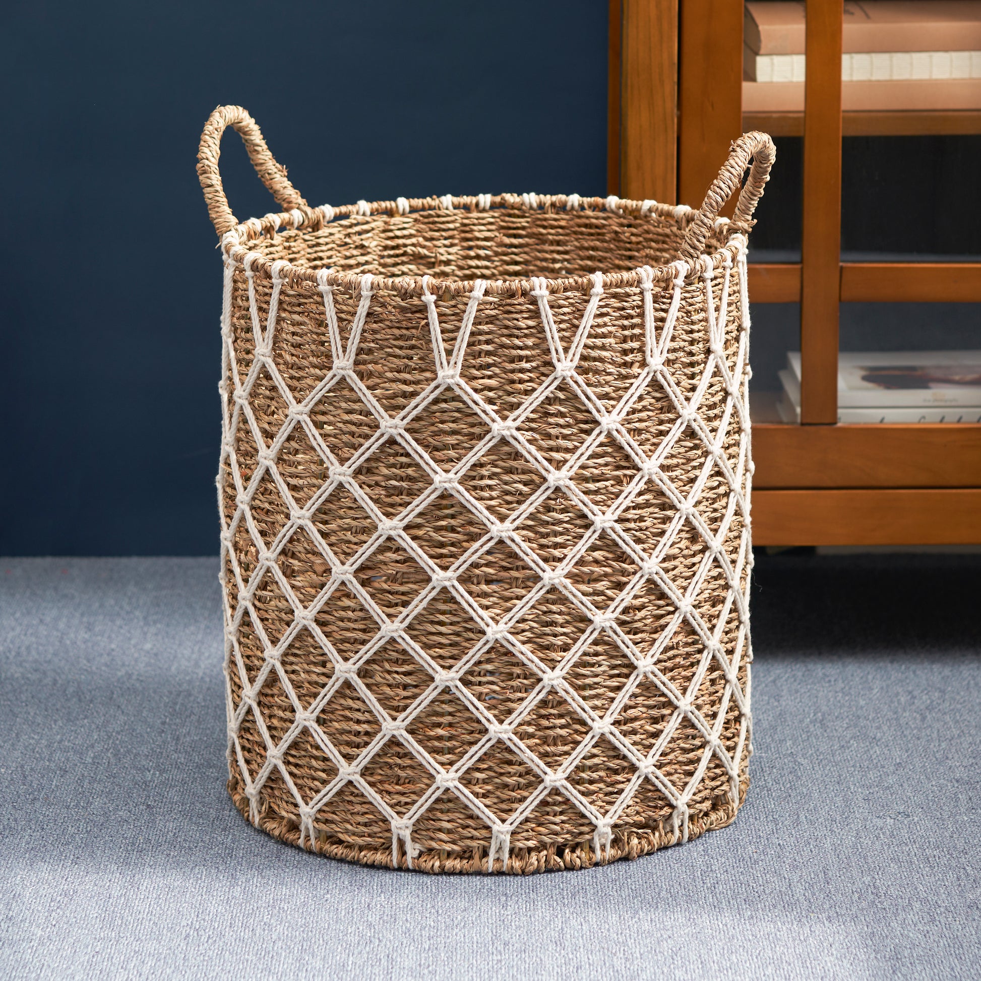 Hubertus Round Water Hyacinth Woven Basket With Handles 15" X 15" X 18.5" Natural Brown For Clothes, Towels, Canvas, Toys And Magazine Storage And Home Decoration Natural & Light Brown Wicker Water Hyacinth