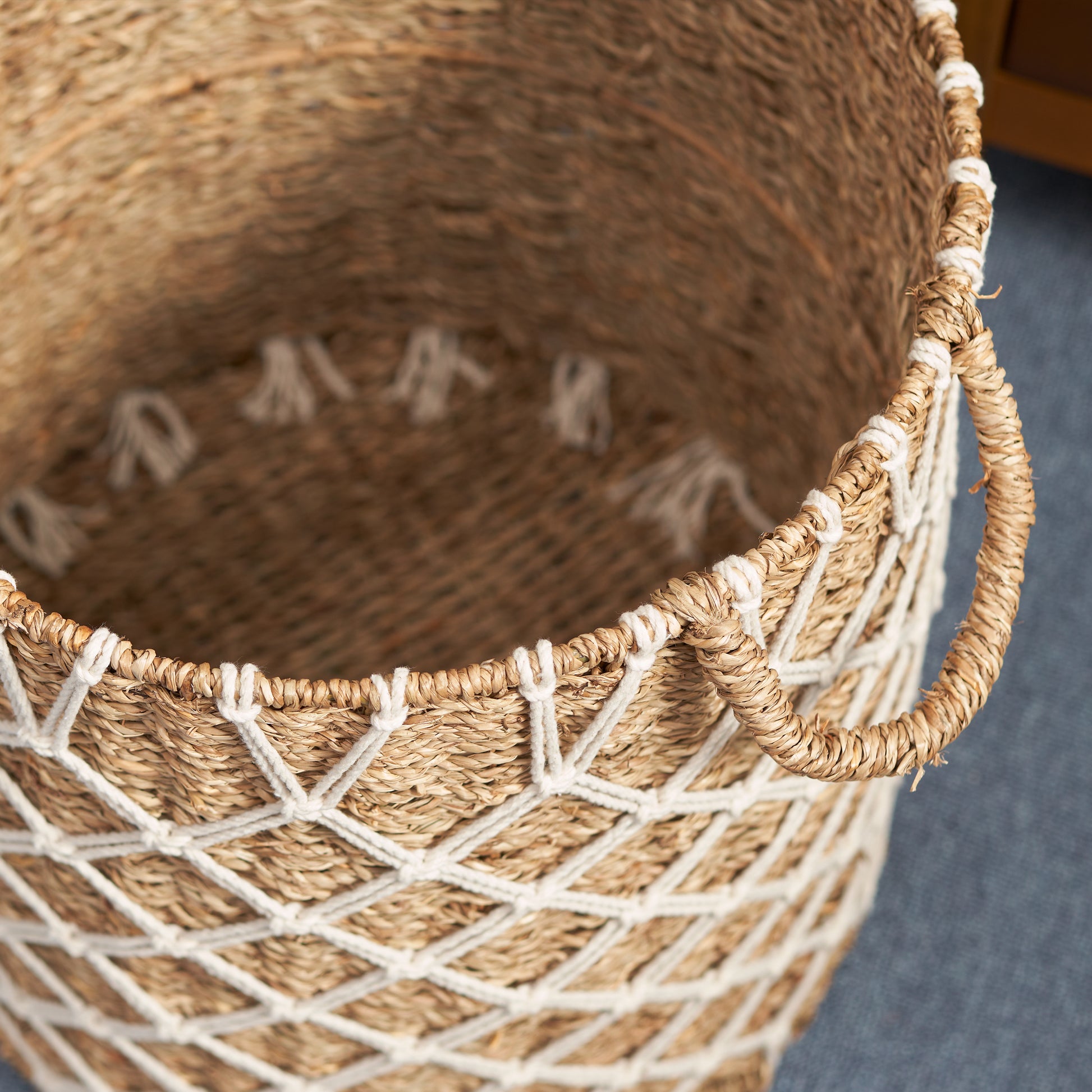 Hubertus Round Water Hyacinth Woven Basket With Handles 15" X 15" X 18.5" Natural Brown For Clothes, Towels, Canvas, Toys And Magazine Storage And Home Decoration Natural & Light Brown Wicker Water Hyacinth