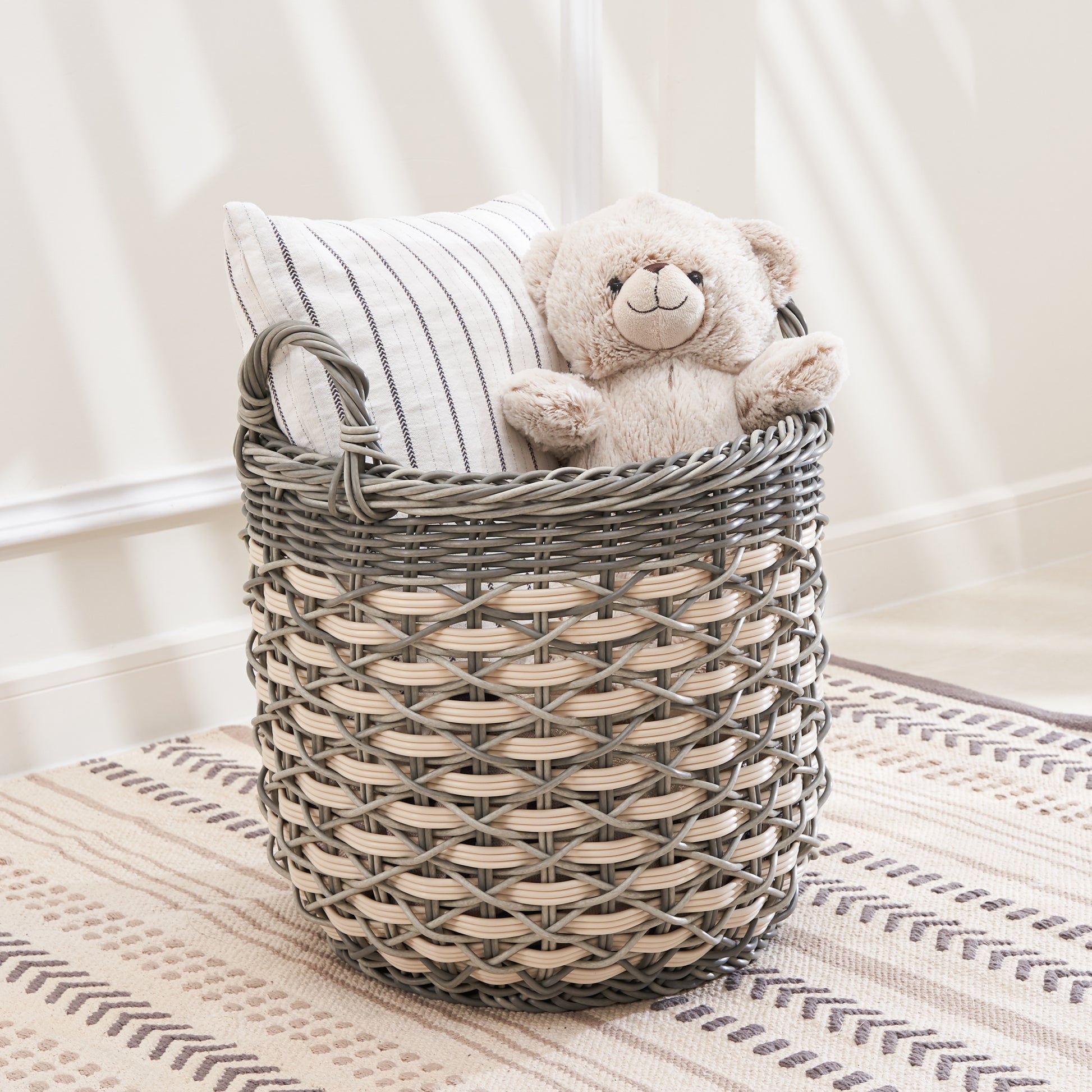 Zita Round Resin Woven Wicker Multi Use Storage Basket With Handles 18" X 18" X 19.6" White Gray For Towel, Toys, Magazines Storage And Home Decoration Cream Grey Wicker Wicker