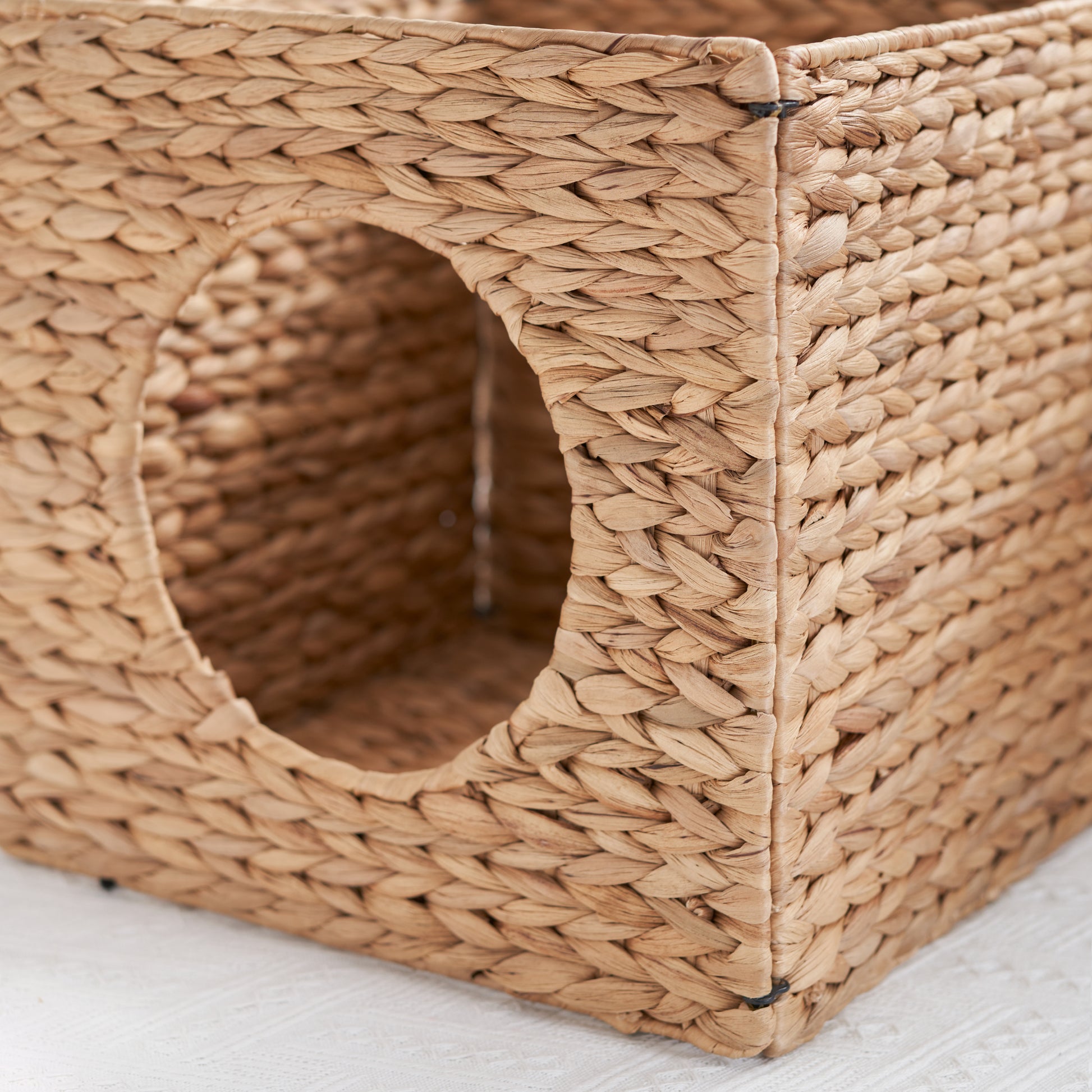 Water Hyacinth Woven Wicker Square Cat Bed Cave 13" X 13" X 13" For Small And Medium Cat Breeds And Chihuahua Natural & Light Brown Wicker Water Hyacinth