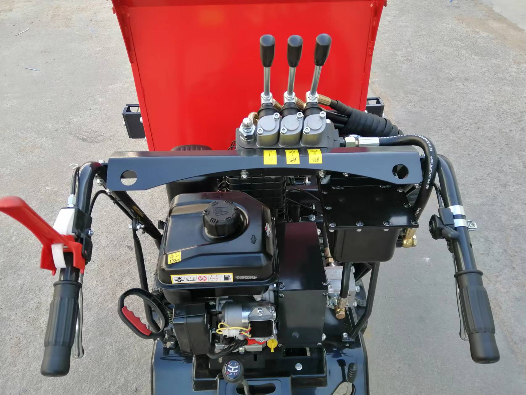 All Terrain Mini Dumper Dump Truck Crawler Small Rubber Crawler Transport Truck Mini Tracked Dumper Black Red Iron