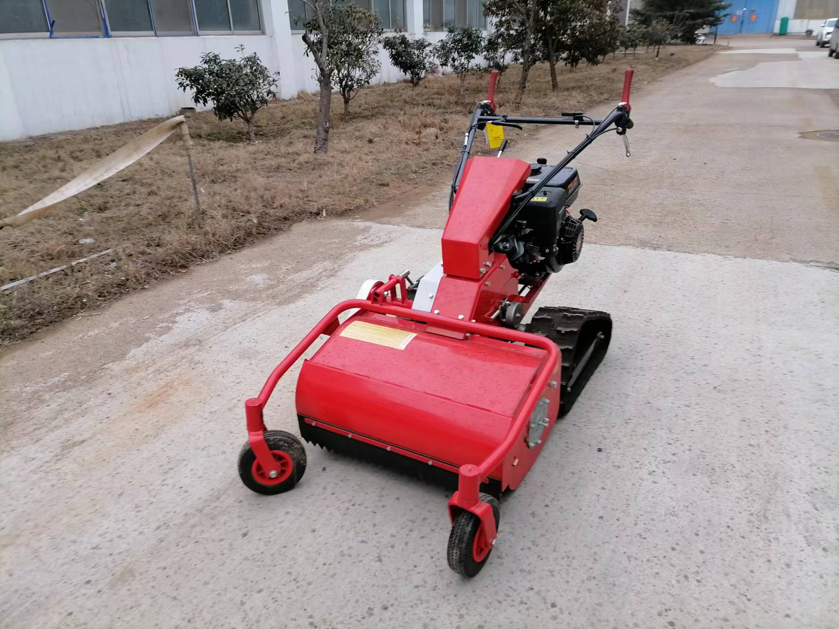 Professional Commercial Rotary Lawn Mower For High And Thick Grass Red Iron