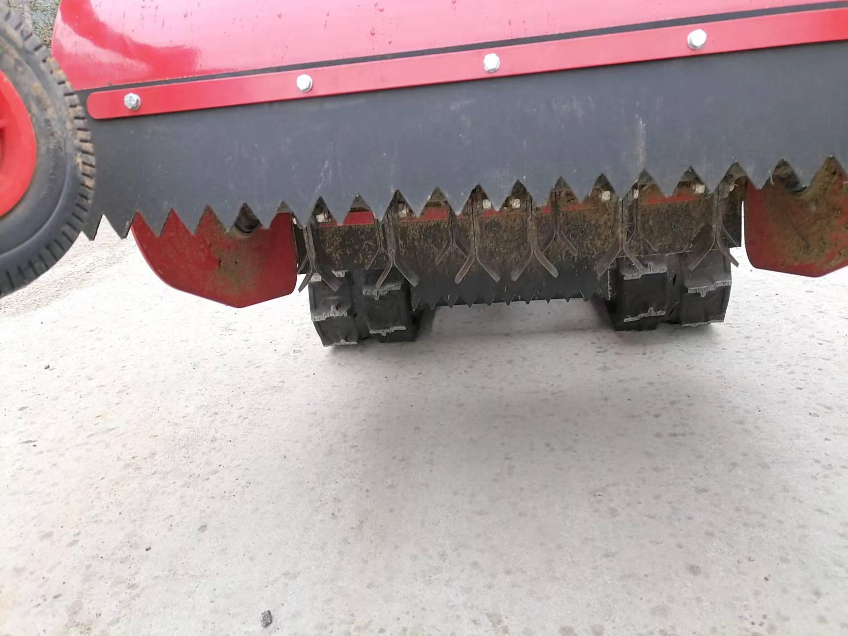 Professional Commercial Rotary Lawn Mower For High And Thick Grass Red Iron