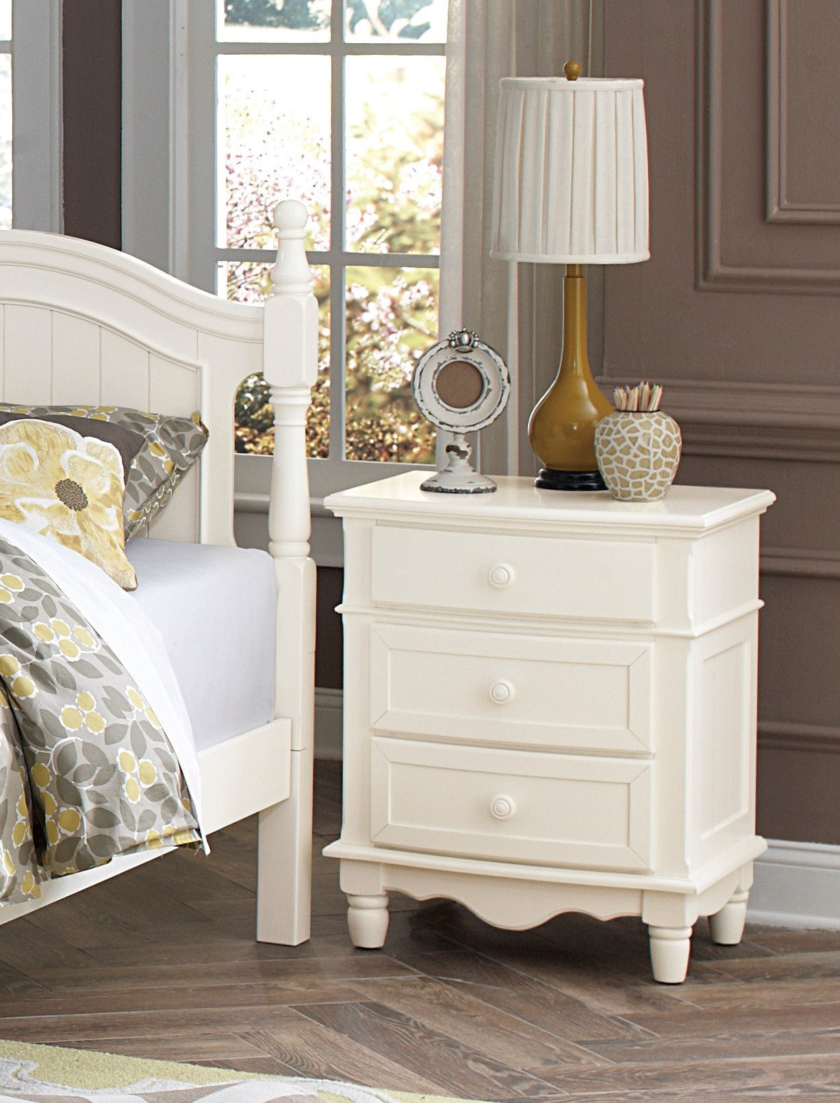 Classic Traditional White Finish 3 Drawers Nightstand 1Pc Decorative Accents Wooden Bedroom Furniture Bedside Table Turned Feet White 3 Drawers Classic Traditional White Finish 3 Drawers Nightstand 1Pc Decorative Accents Wooden Bedroom Furniture Bedside Table Turned Feet White 3 Drawers