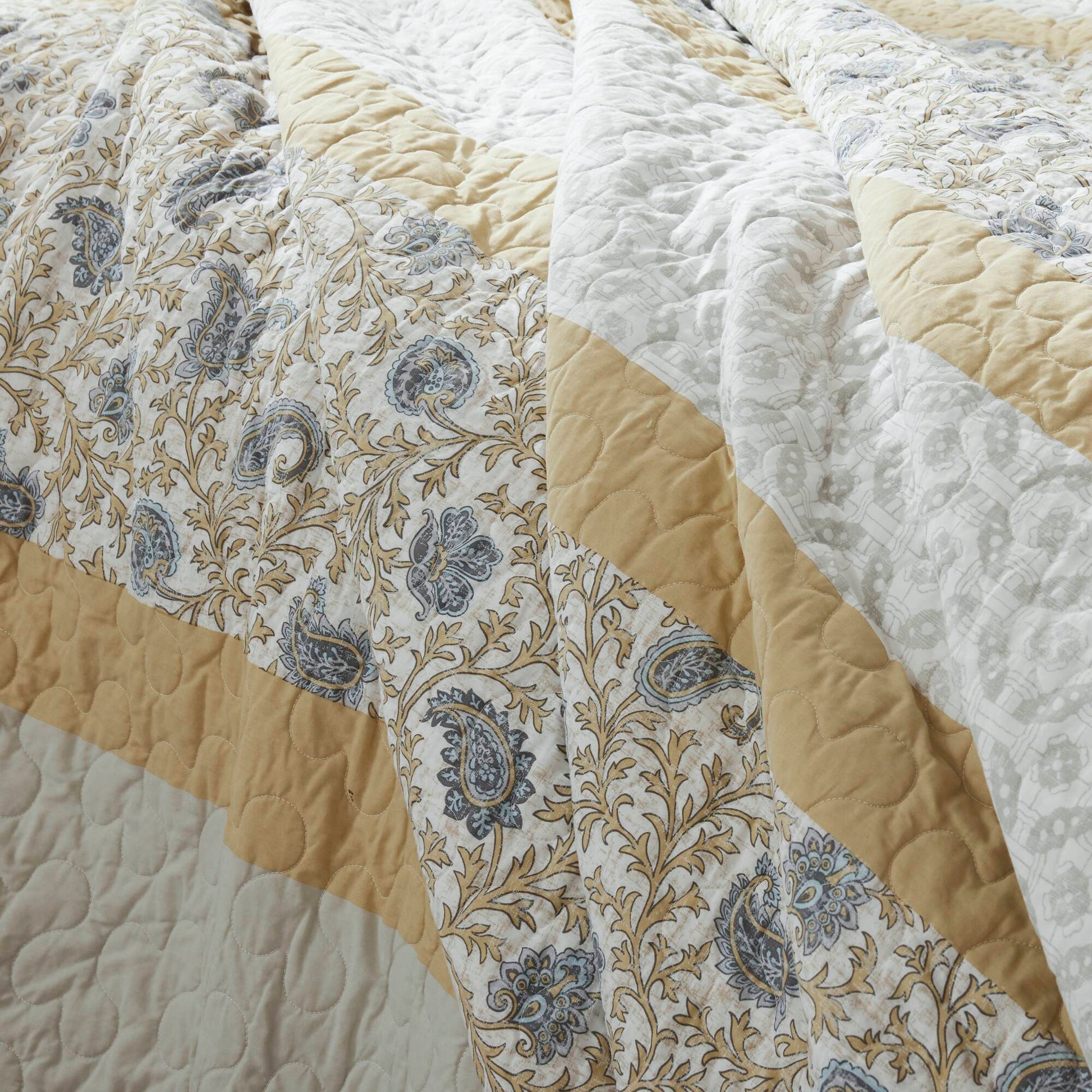 6 Piece Cotton Percale Quilt Set With Throw Pillows Yellow King Cal King King Yellow Polyester