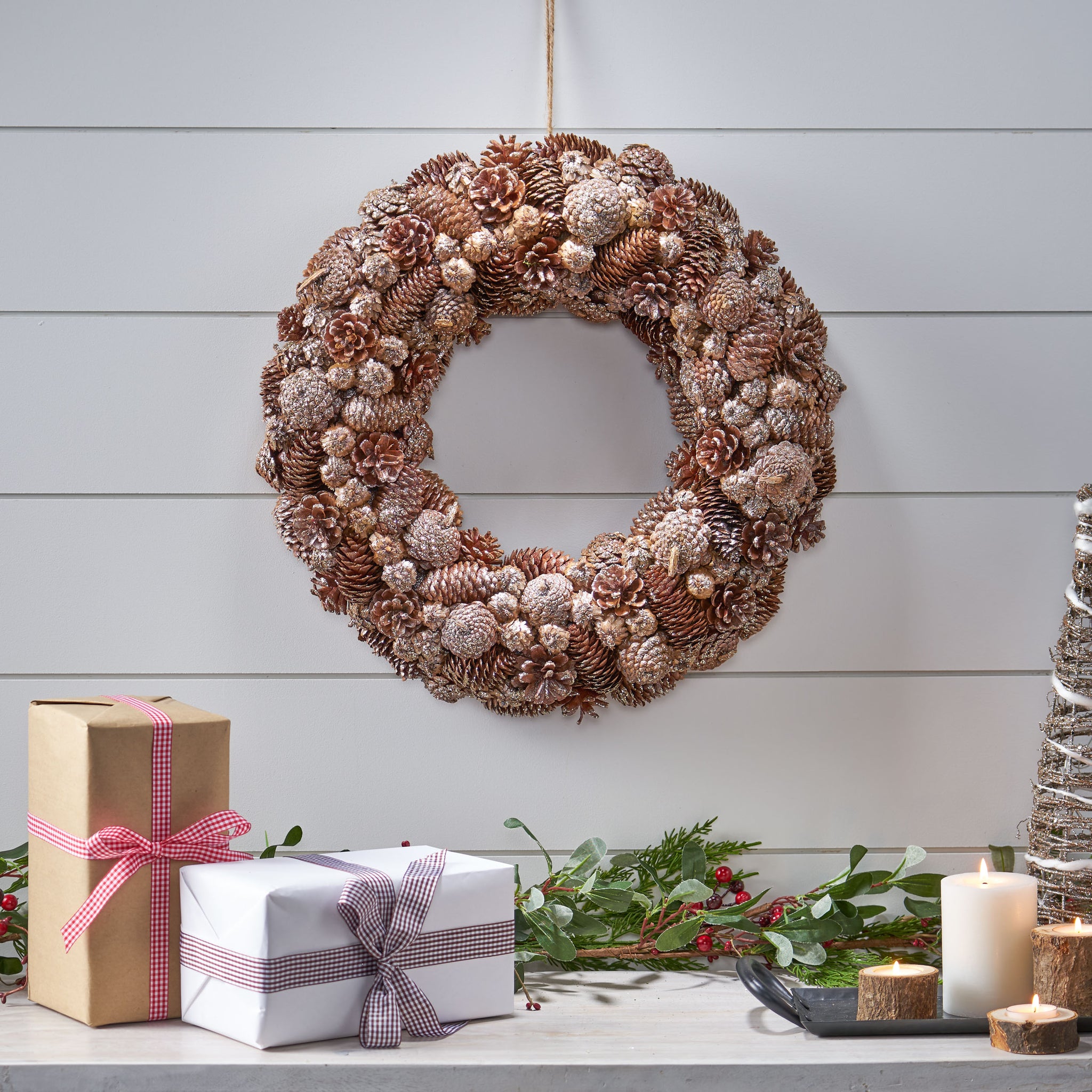 18.5'' Pine Cone Wreath Champagne Foam