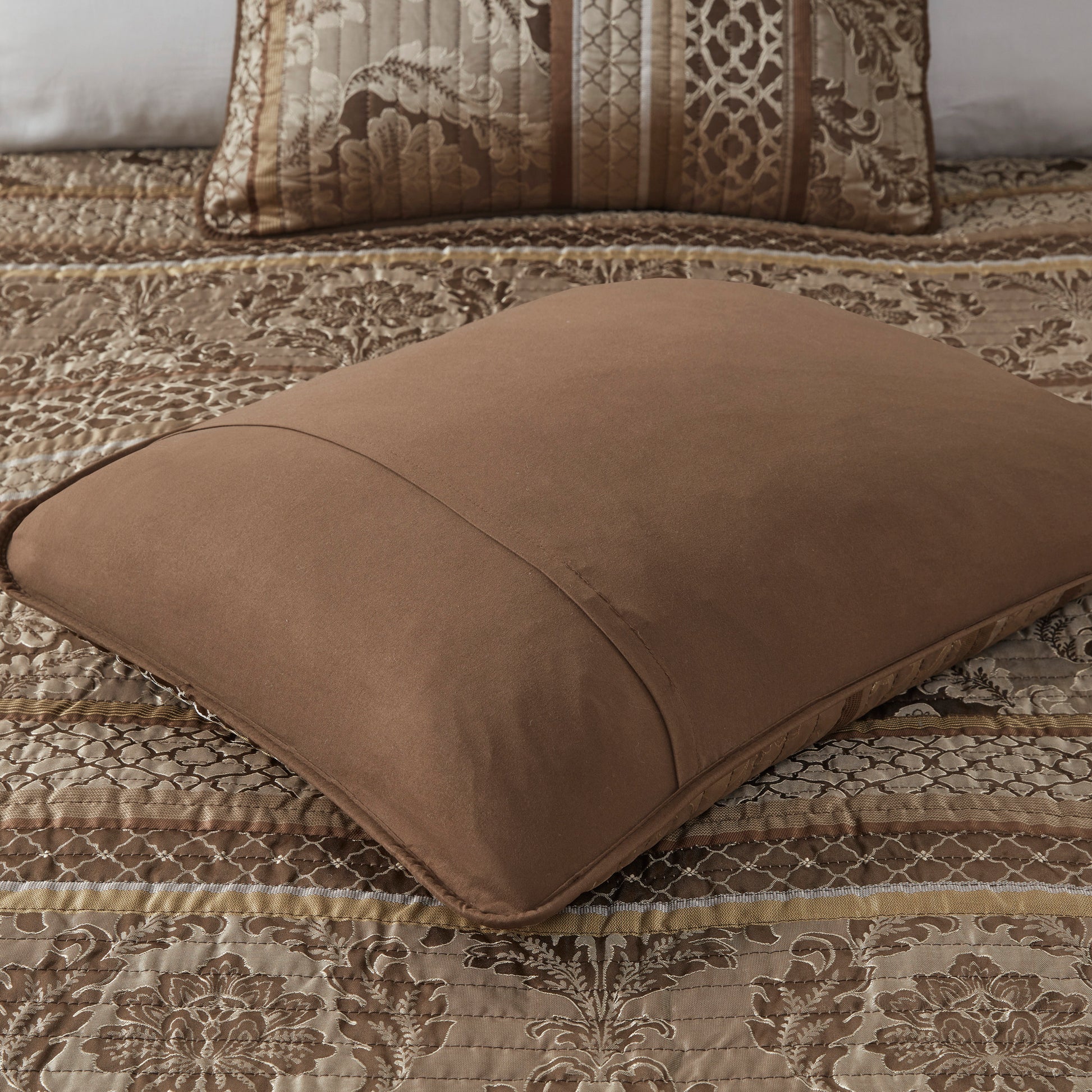 6 Piece Jacquard Quilt Set With Throw Pillows Brown Gold King Cal King King Brown Gold Cotton