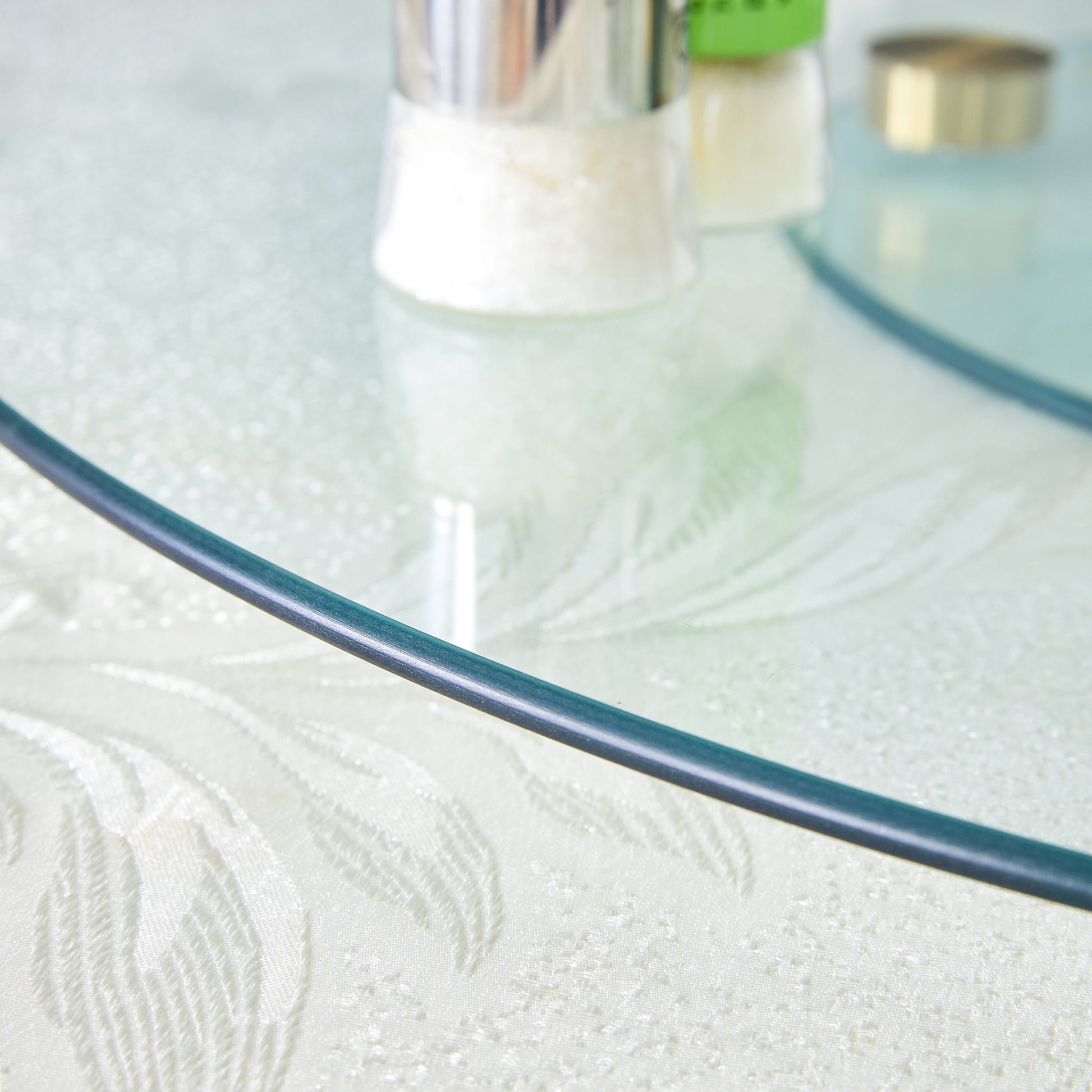 Double Layer Rotatable Round Glass.The Rotatable Design Makes It More Convenient To Retrieve And Place Items.The Upper Glass Has A Diameter Of 30.3 Inches, While The Lower Glass15 Inches.